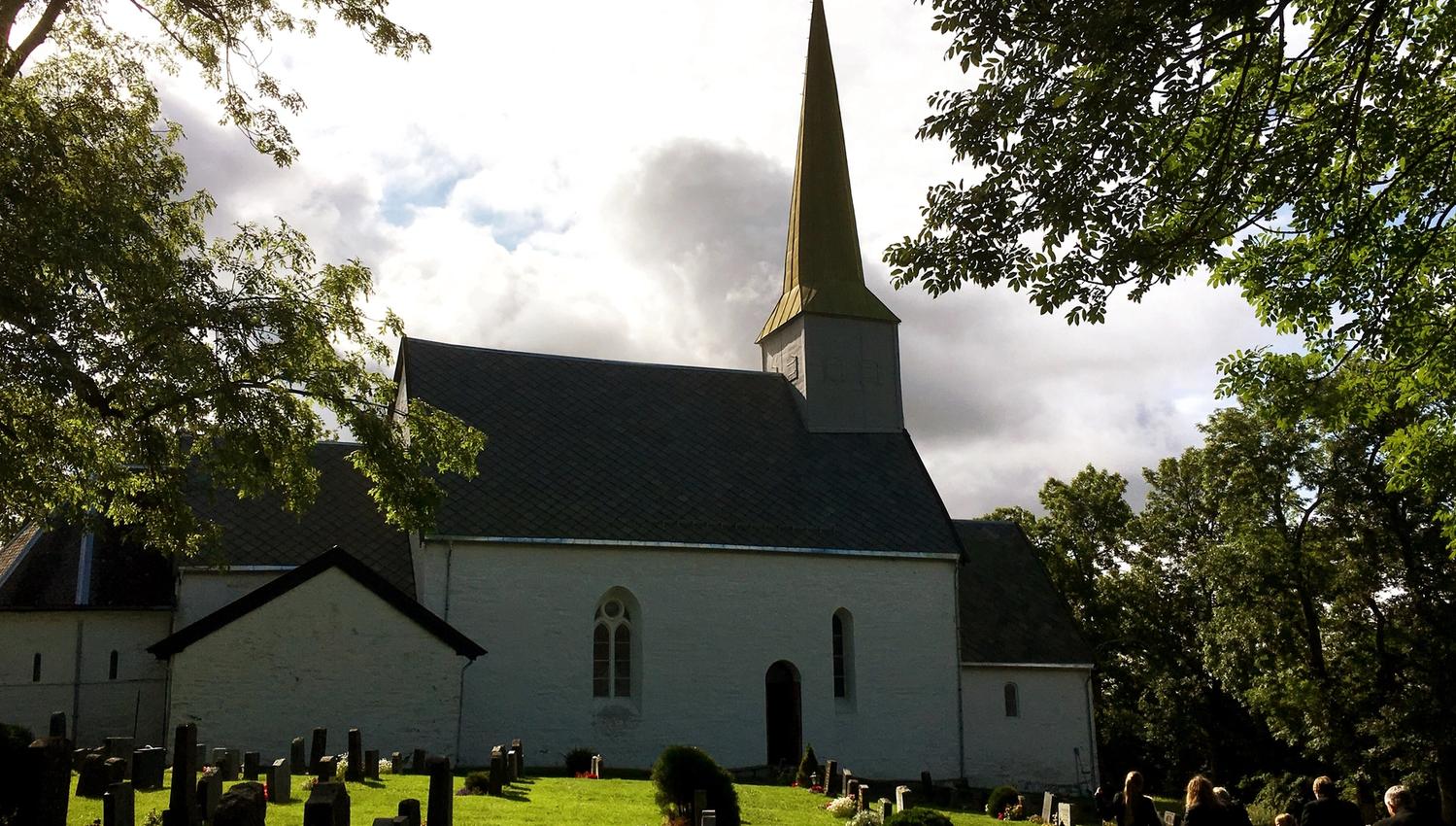 Alstadhaug kirke på Skogn i Levanger - en av 5 middelalderkirker på Innherred