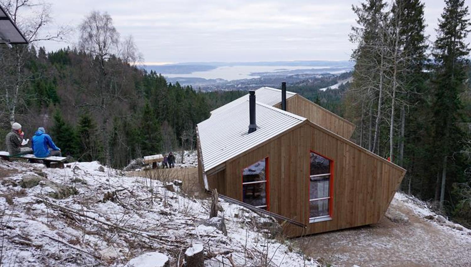 Fuglemyrhytta på vinteren.