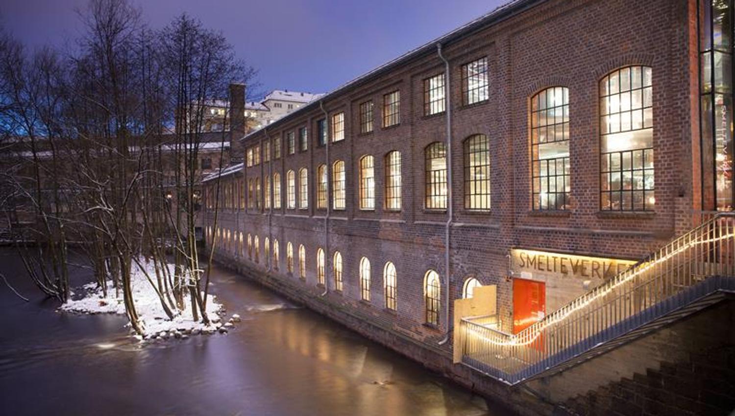 utsiden av smelteverket: fabrikklokale like ved akerselva