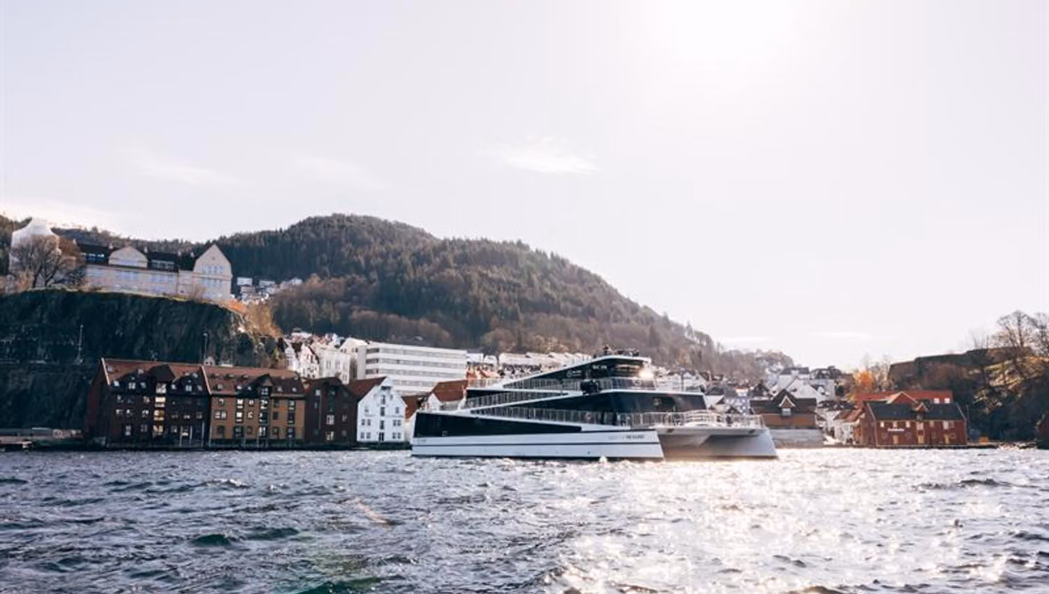 Bergen City Cruise passing the Sandviken area