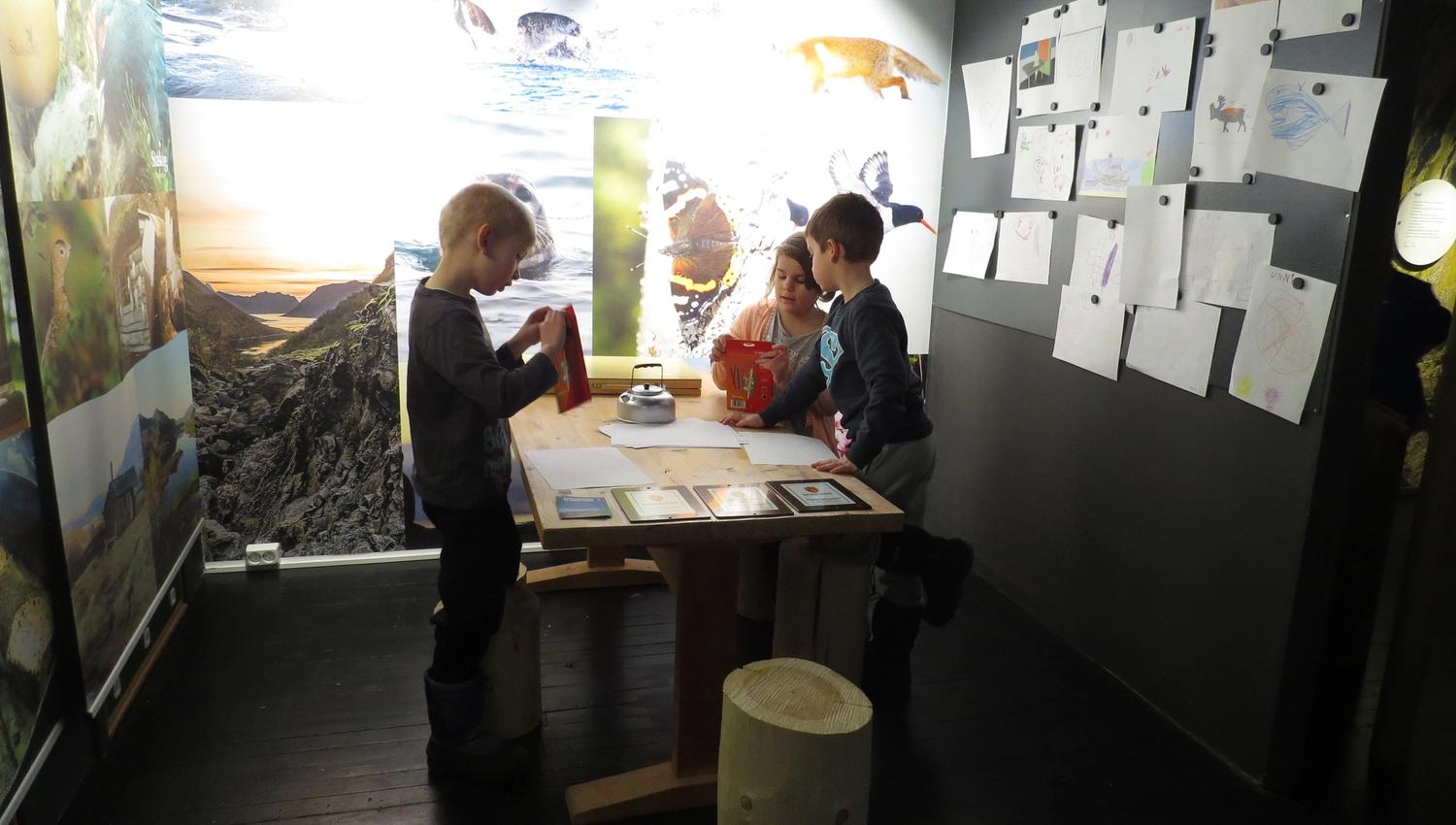 children who are in a museum