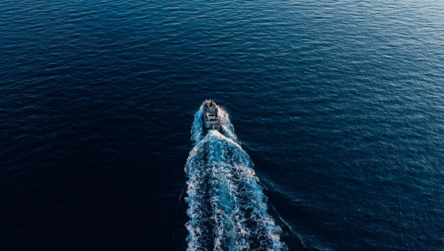 Arcticoncepts-Harstad-boat-water-sun-fishing-foto Büttner-David