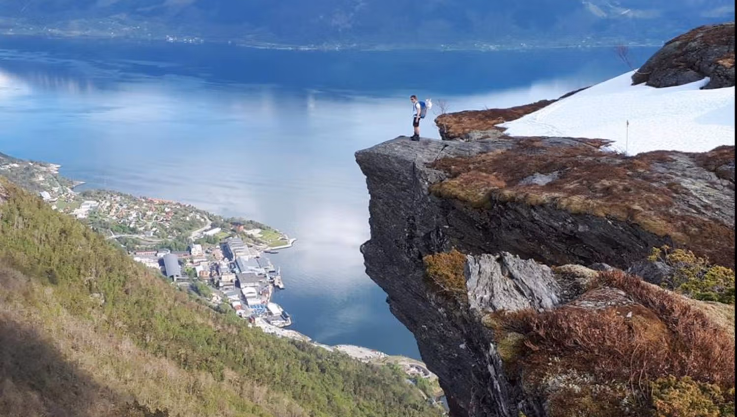 Vikedalsnebbet with Ålvik in the background. Photo: Geir Morten Utskot
