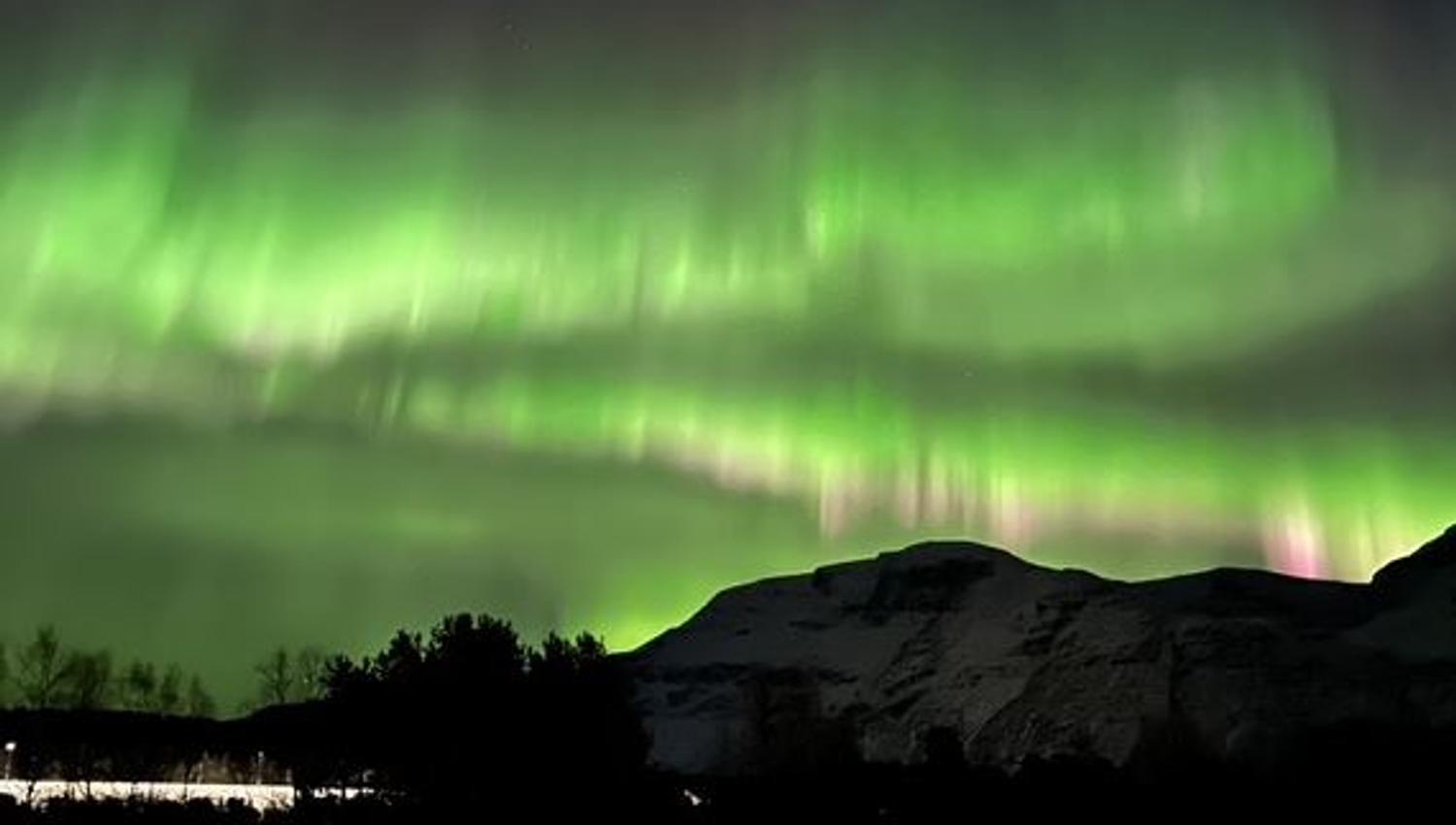 The Northern Lights form a "z-shape" in the sky