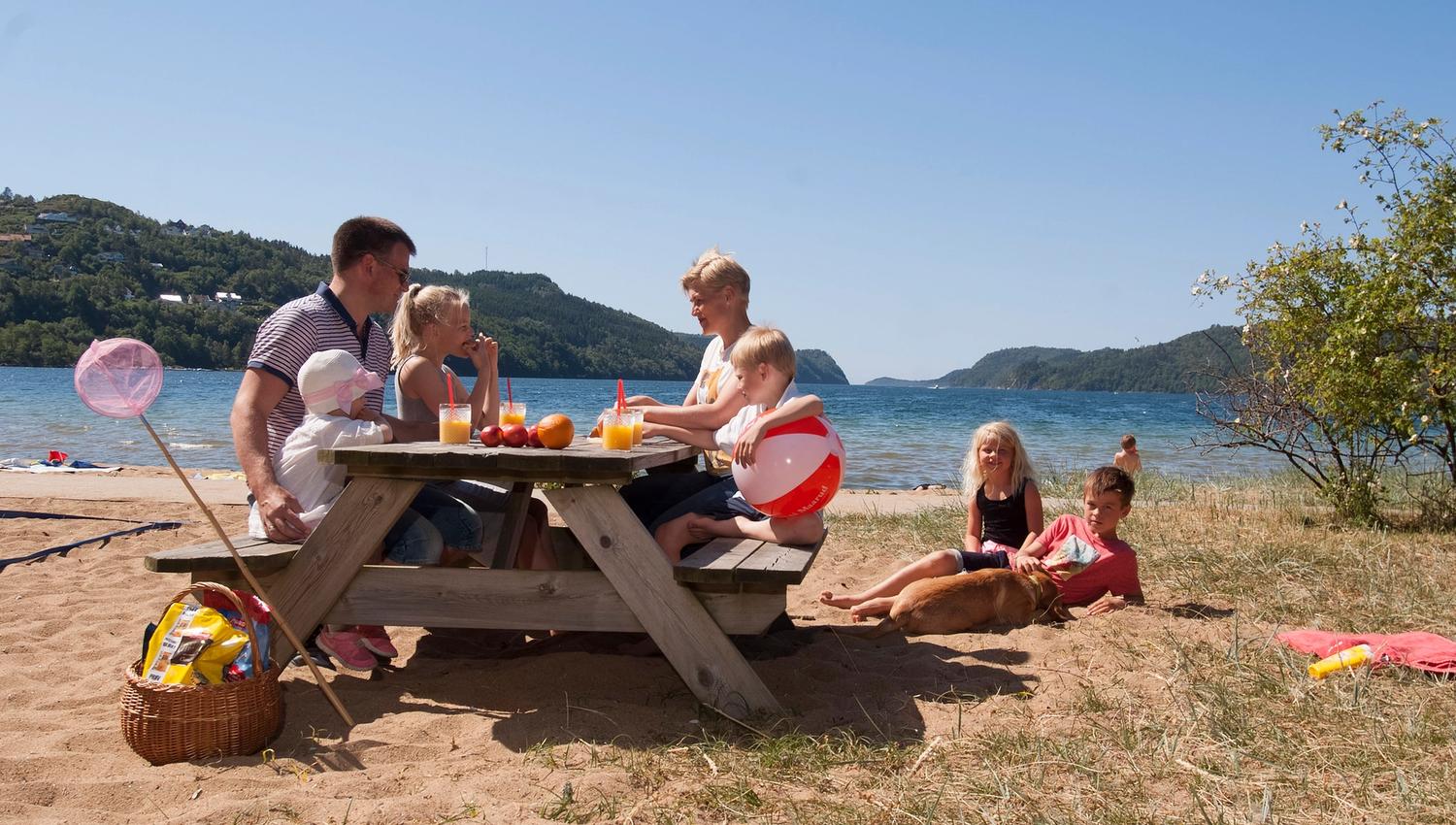 Rosfjord strand piknik i Lyngdal