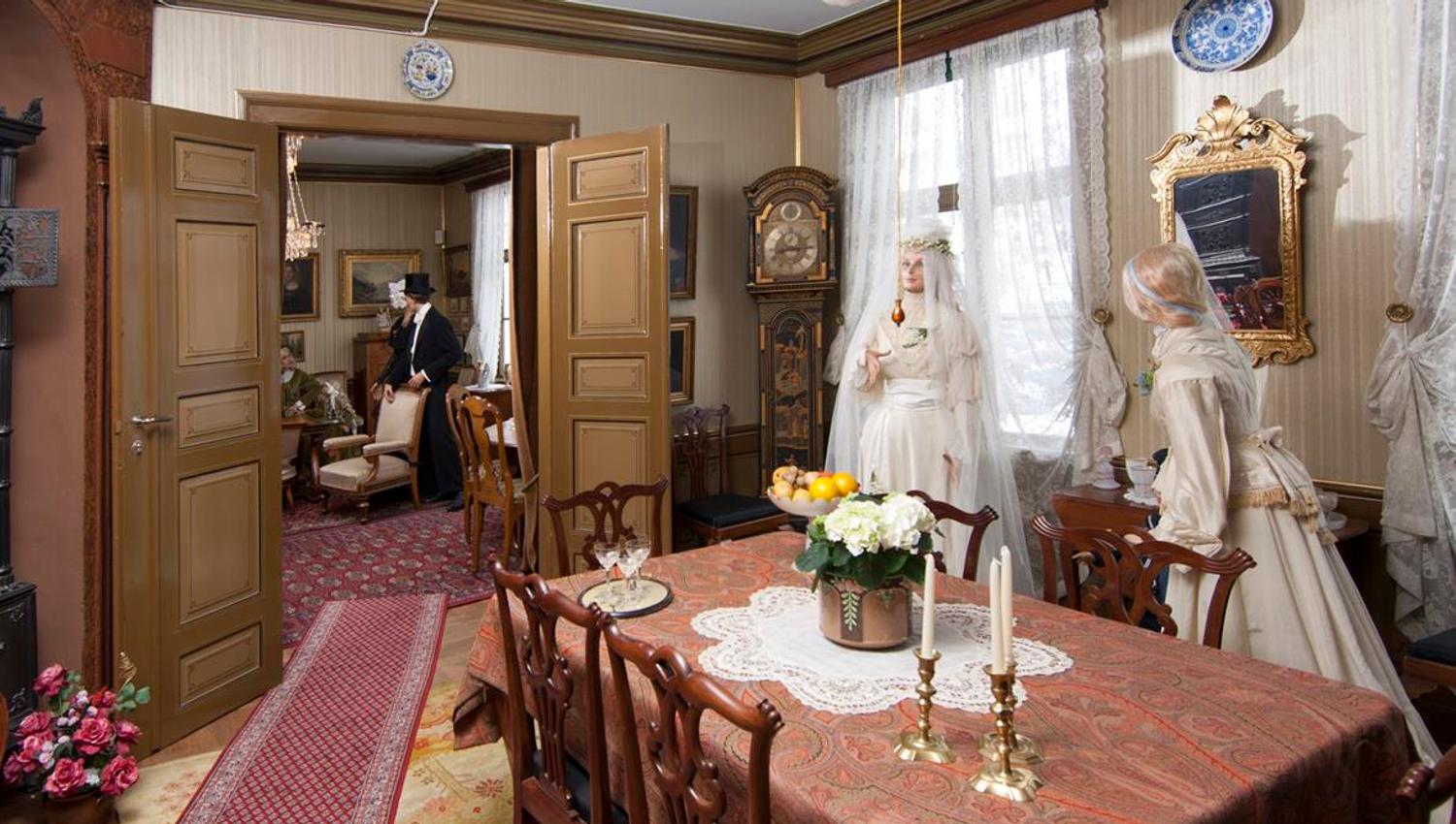 The dining and living room at Kløckers Hus