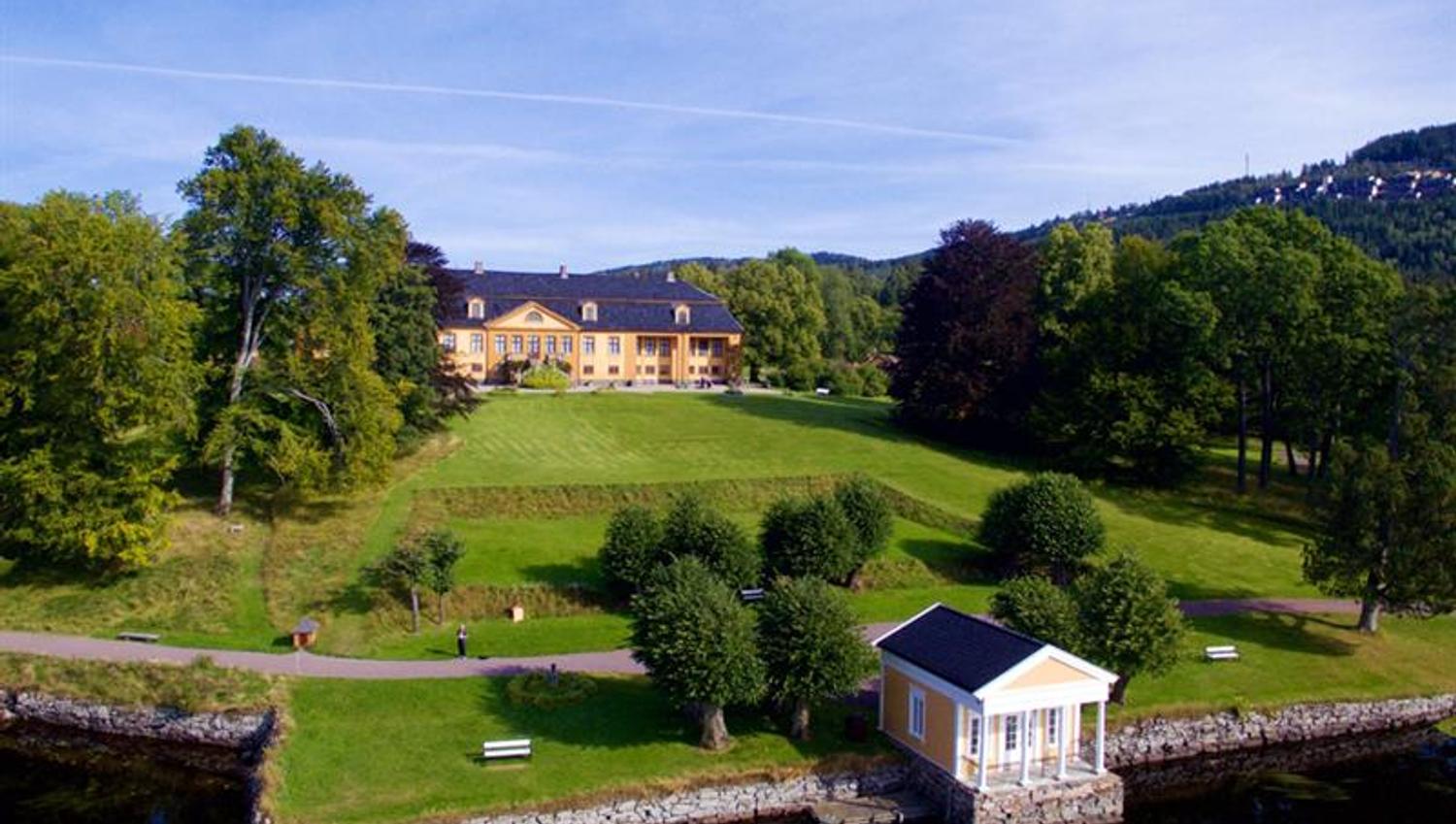 Bogstad gård ligger i idyllisk landskap