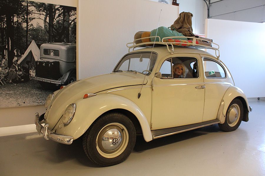 gammel VW Käfer som utstilles på Z-museum i Nissedal