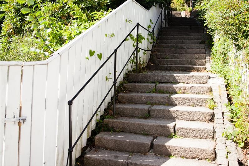 The start of the stage, stairs with white railings.