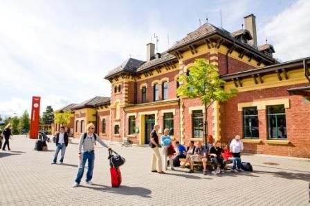 Stasjonsbygningen på Lillehammer, sommer