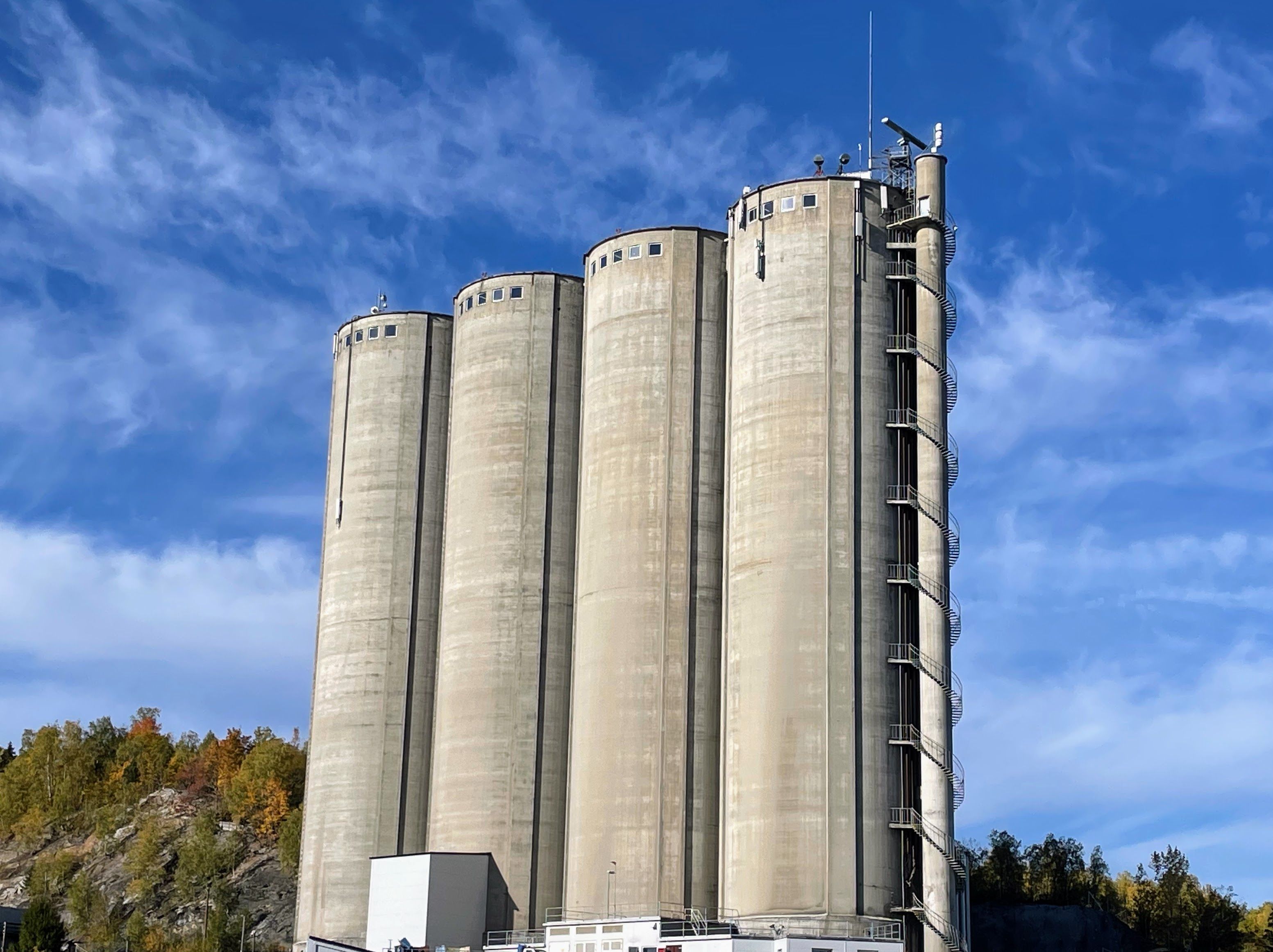 Slemmestad, 4 cement silos