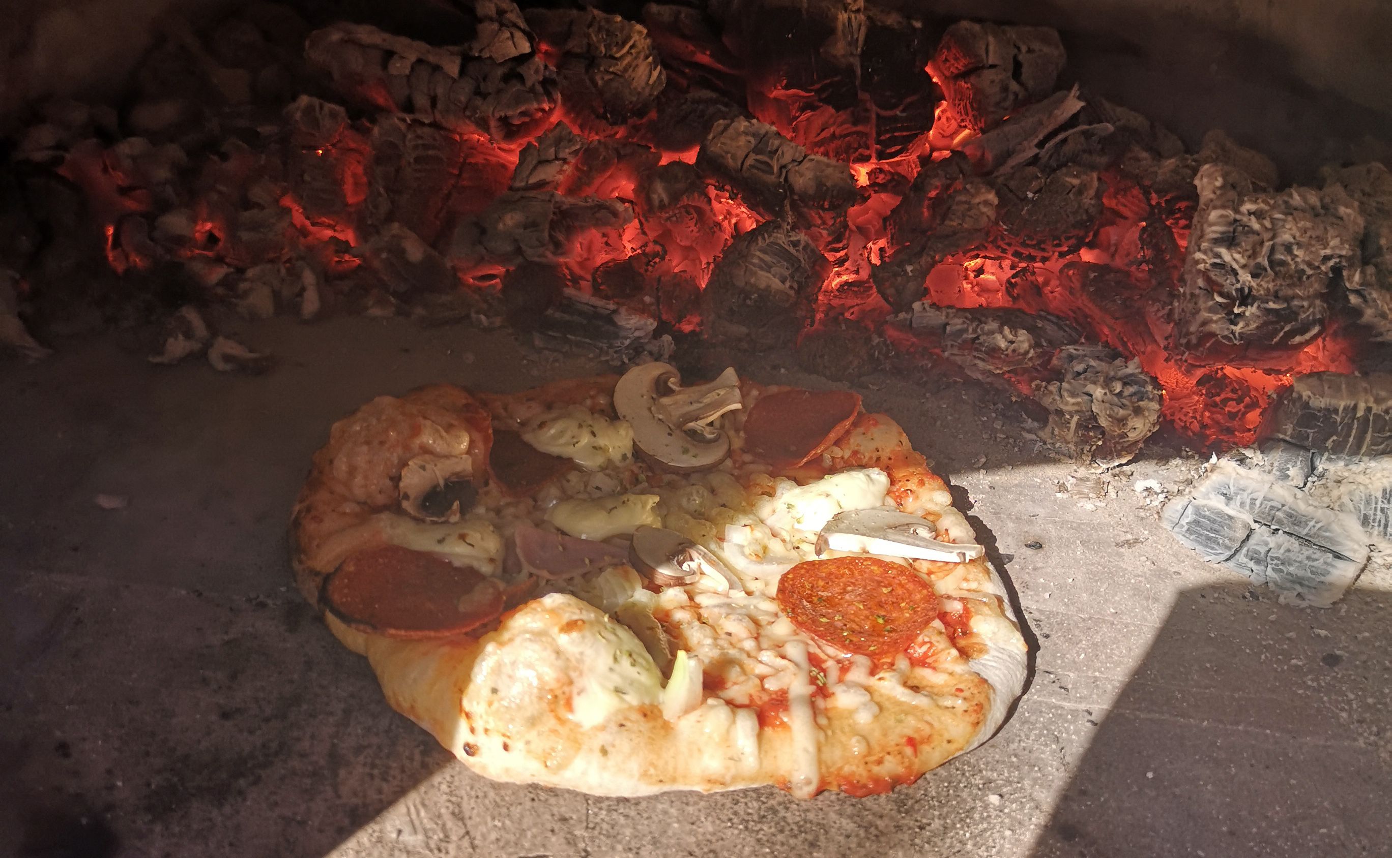 Pizza i steinovn på Myrvold Gård