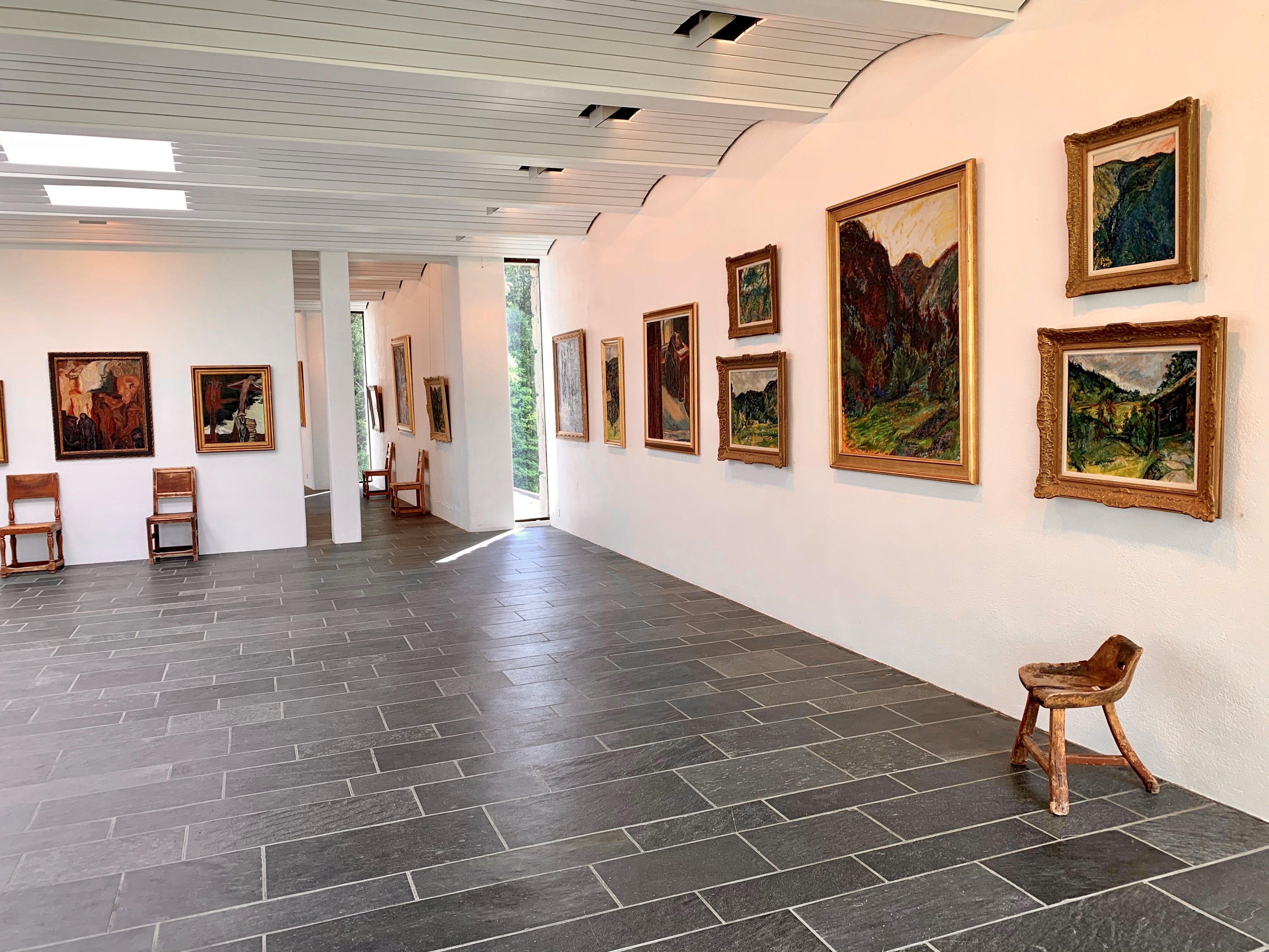 Frå utstillinga i Smørklepp kunstmuseum. Vest-Telemark museum, Henrik Sørensen, Harald Kihle.