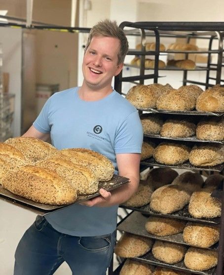Mann med brød