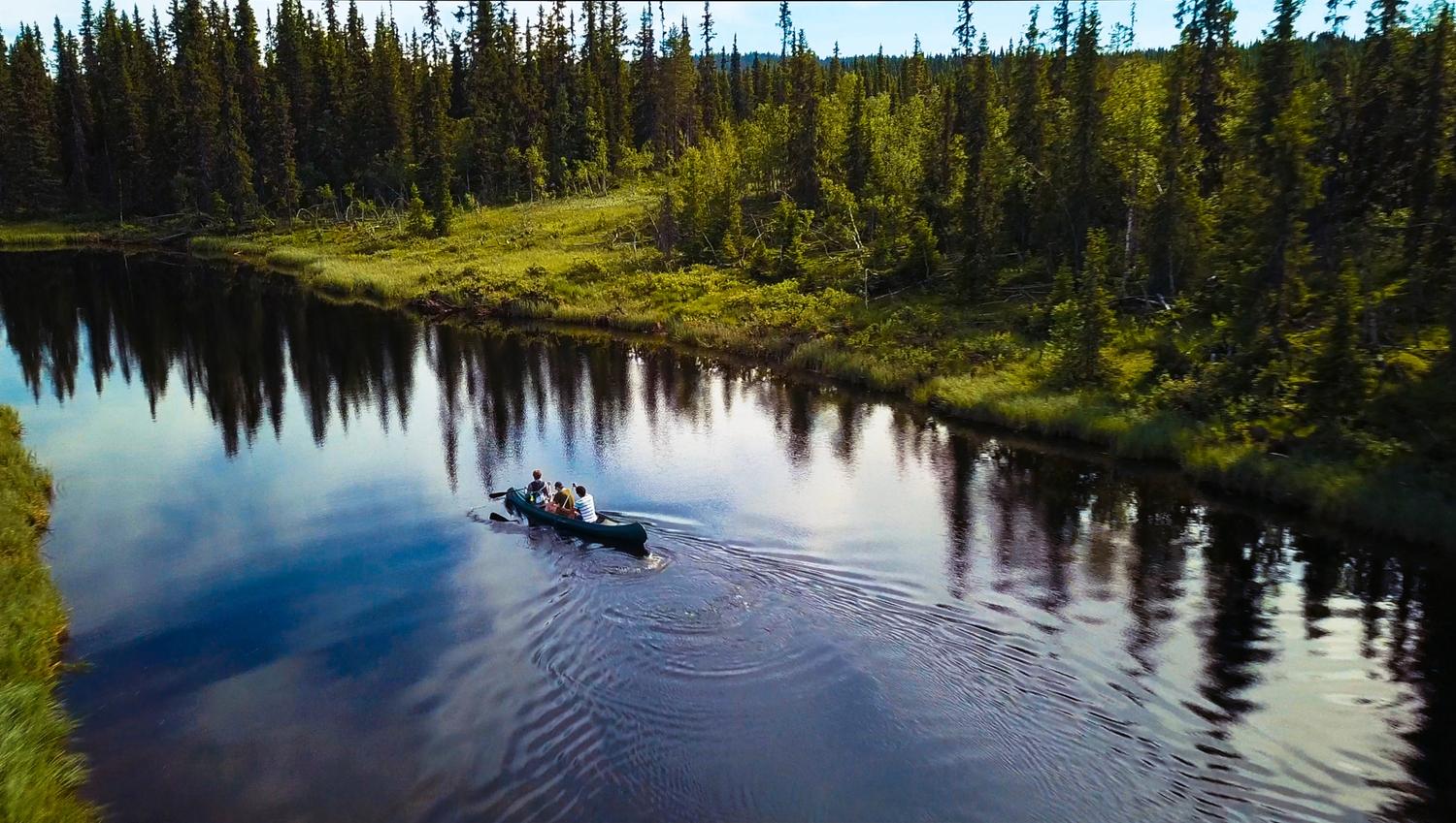 Padling canoe in the Asta river