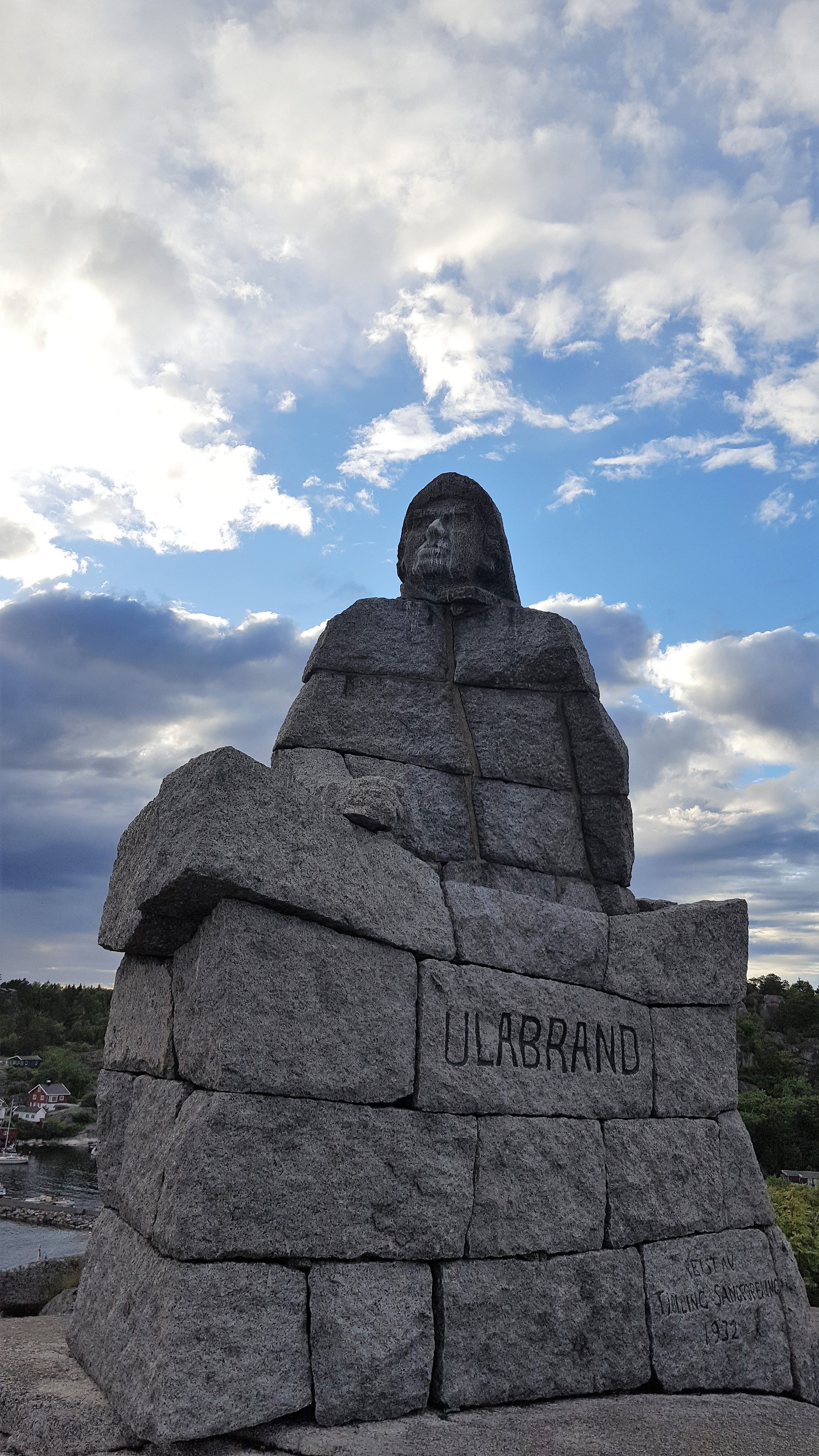 Ulabrand statue