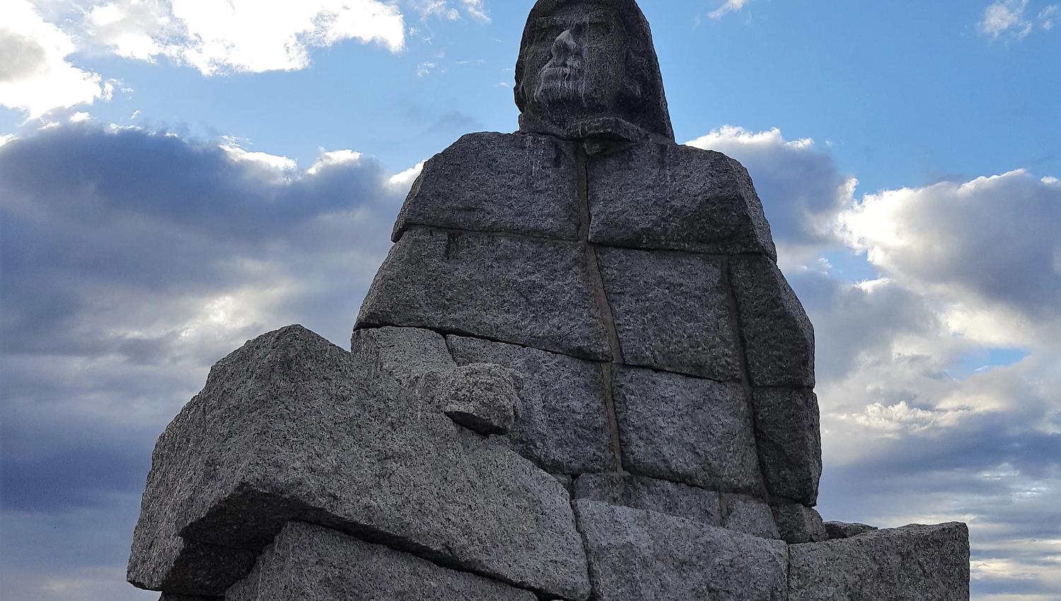 Ulabrand statue