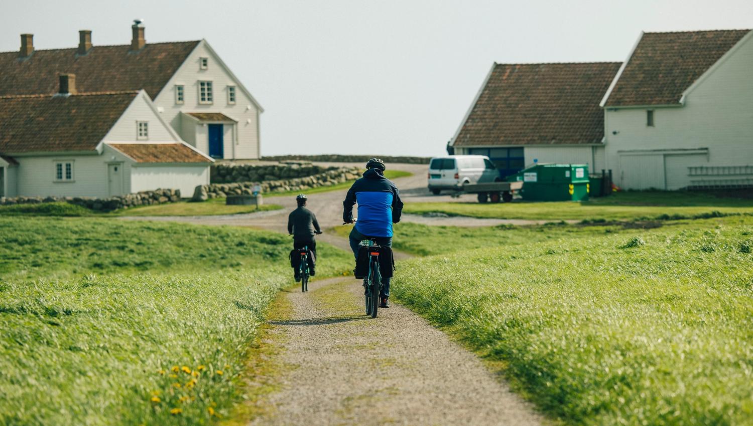 When cycling along Jærruta, Hå gamle prestegard is a natural stop