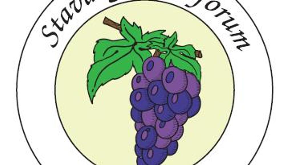 Logo of Stavanger Vinforum with a bunch of red grapes