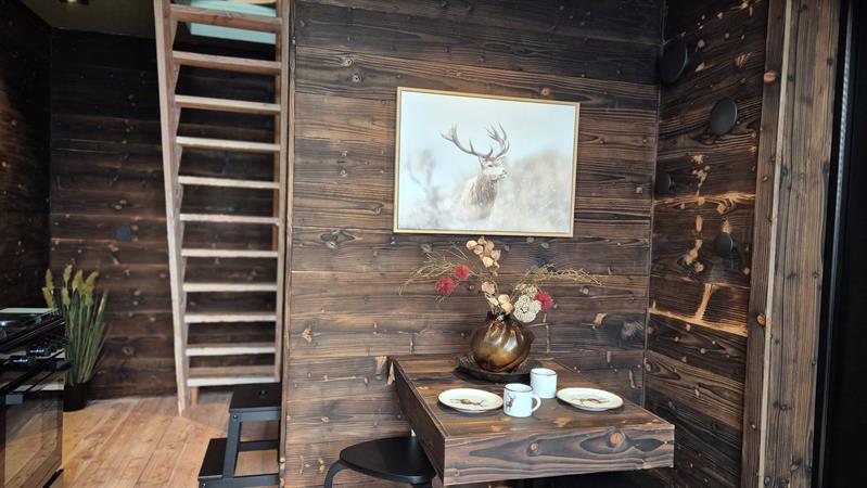 Cozy breakfast nook