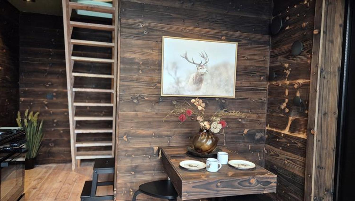 Cozy breakfast nook