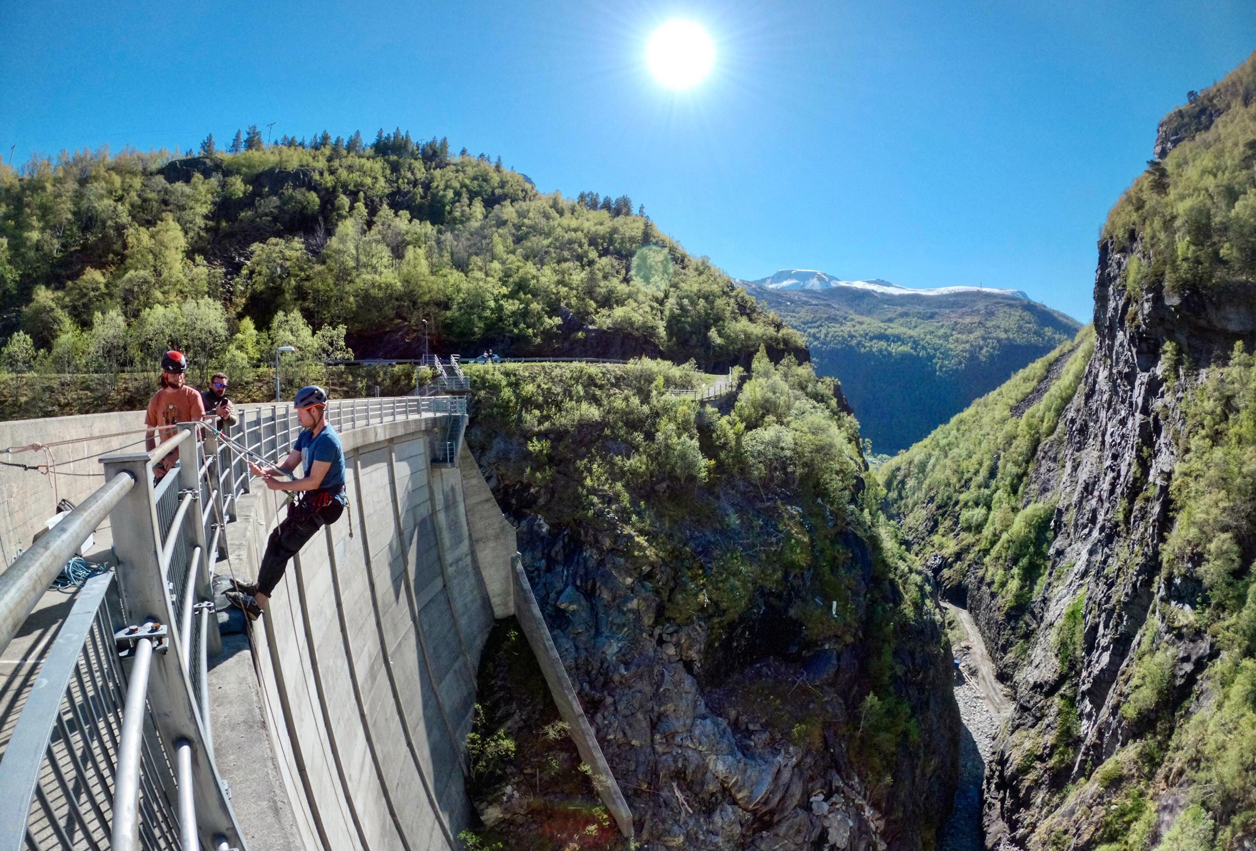 Rappelling at the Zakarias Dam - Ville Krefter