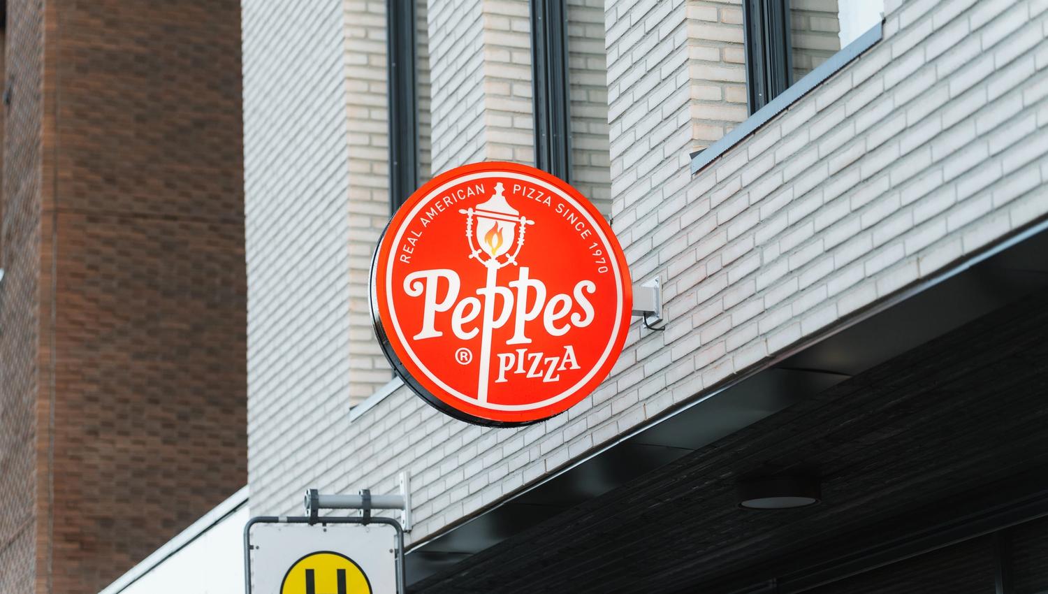 Peppes Pizza på Gjøvik. Skilt utendørs