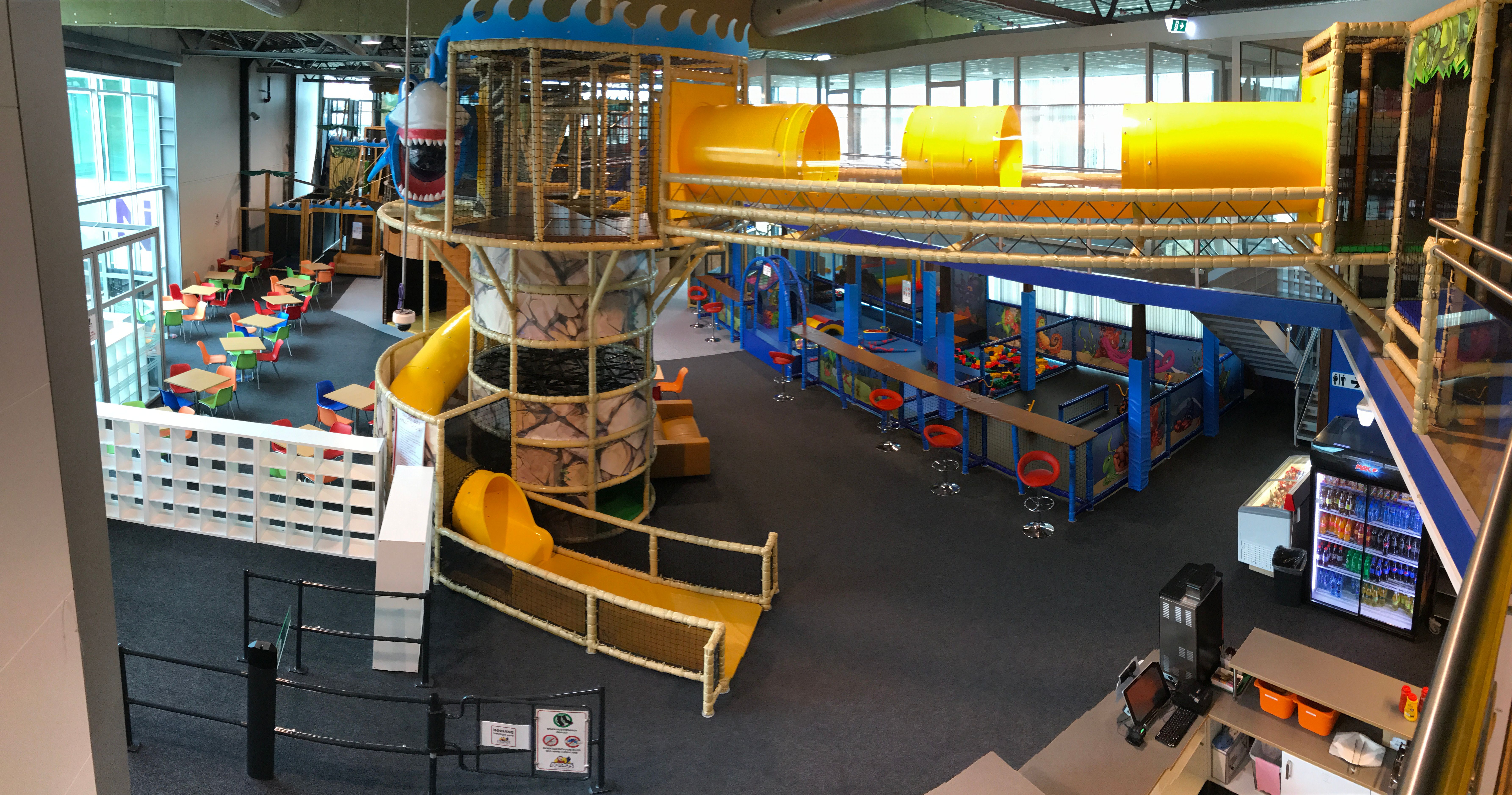Overview picture from Lekeland. Here you see several slides and the cafe area.