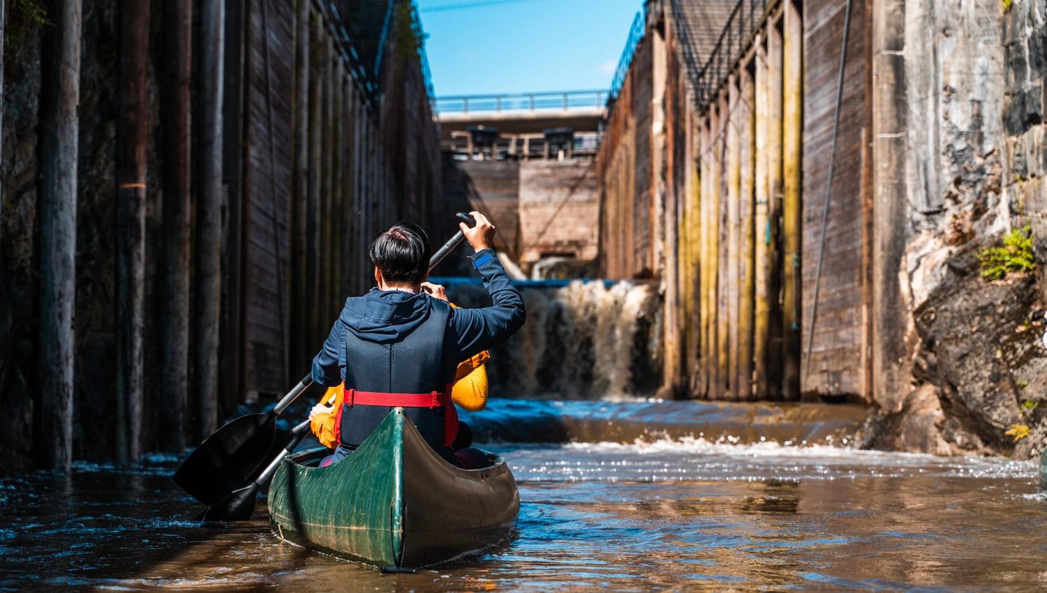 Canoeing Ørje locks