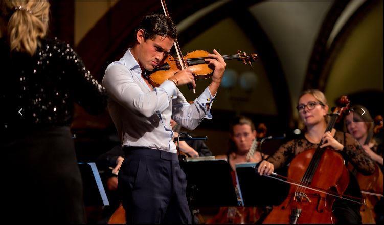 Musicians with string instruments