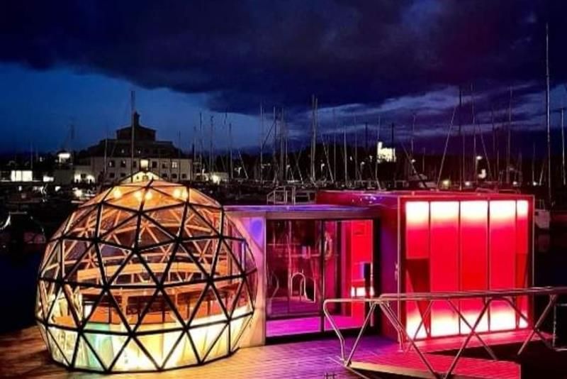Glass sauna