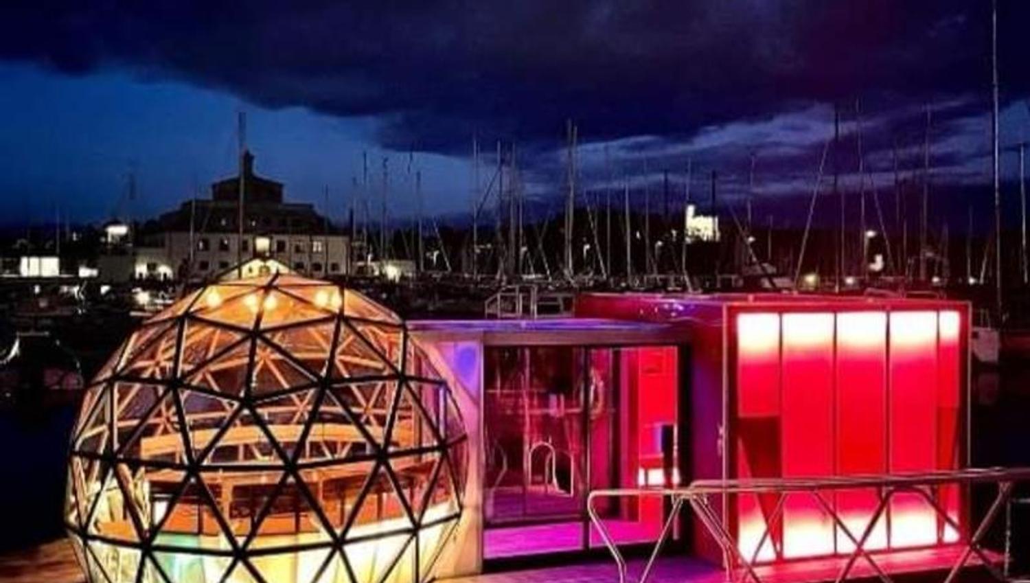 Glass sauna