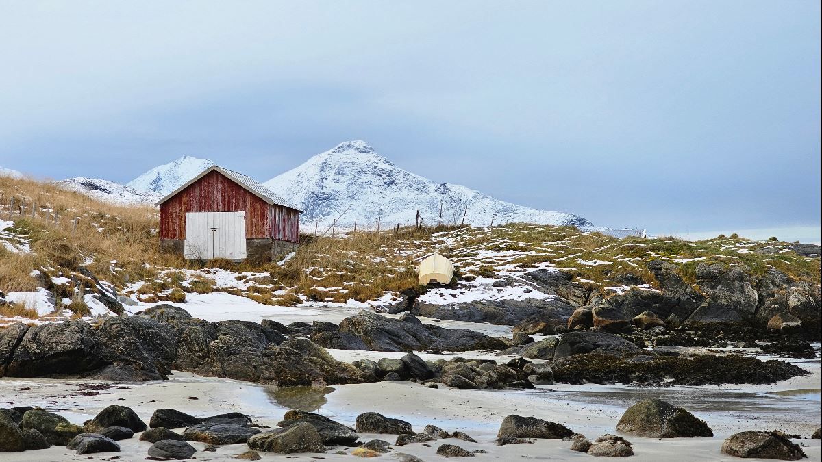 A house near the beach on Kvaløya
