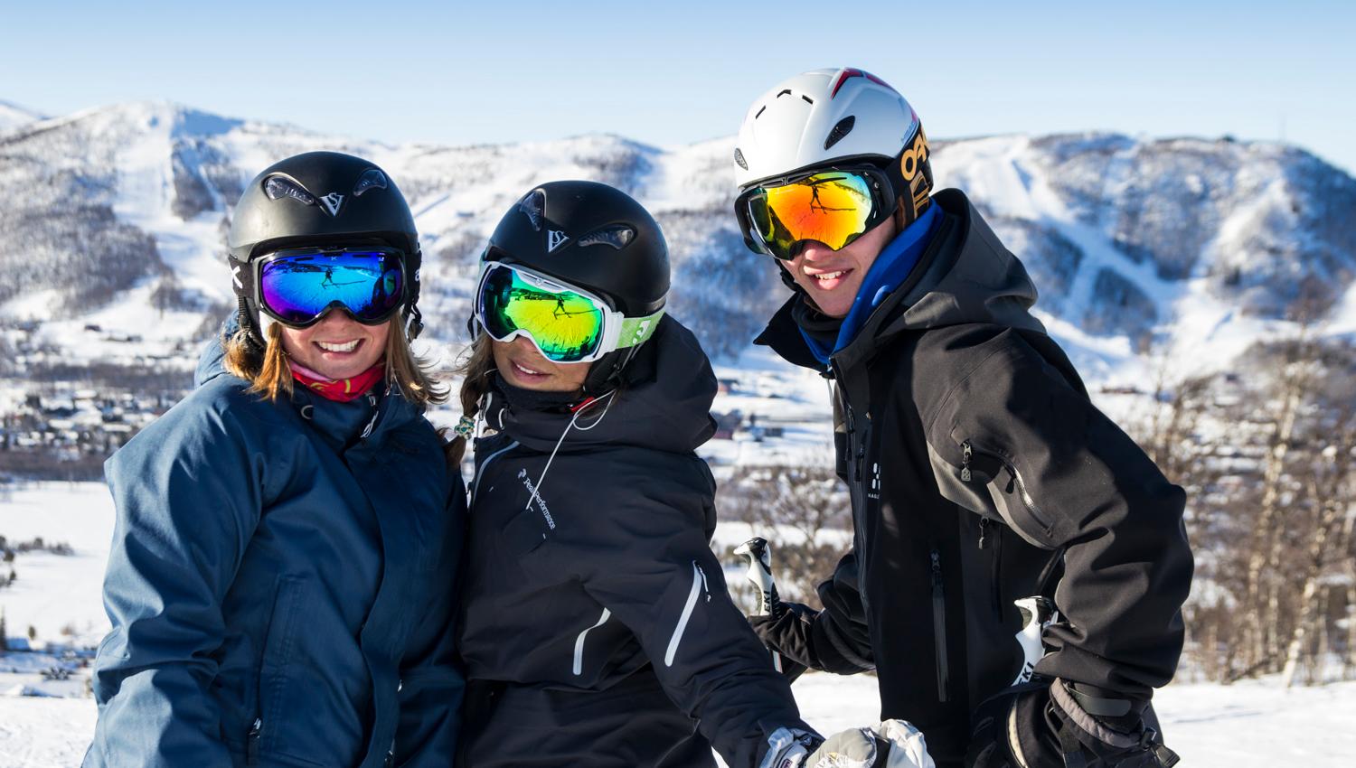 Friends having fun at Slaatta Skisenter