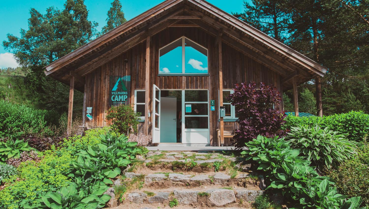 Facade of the service building at Villmarkscamp