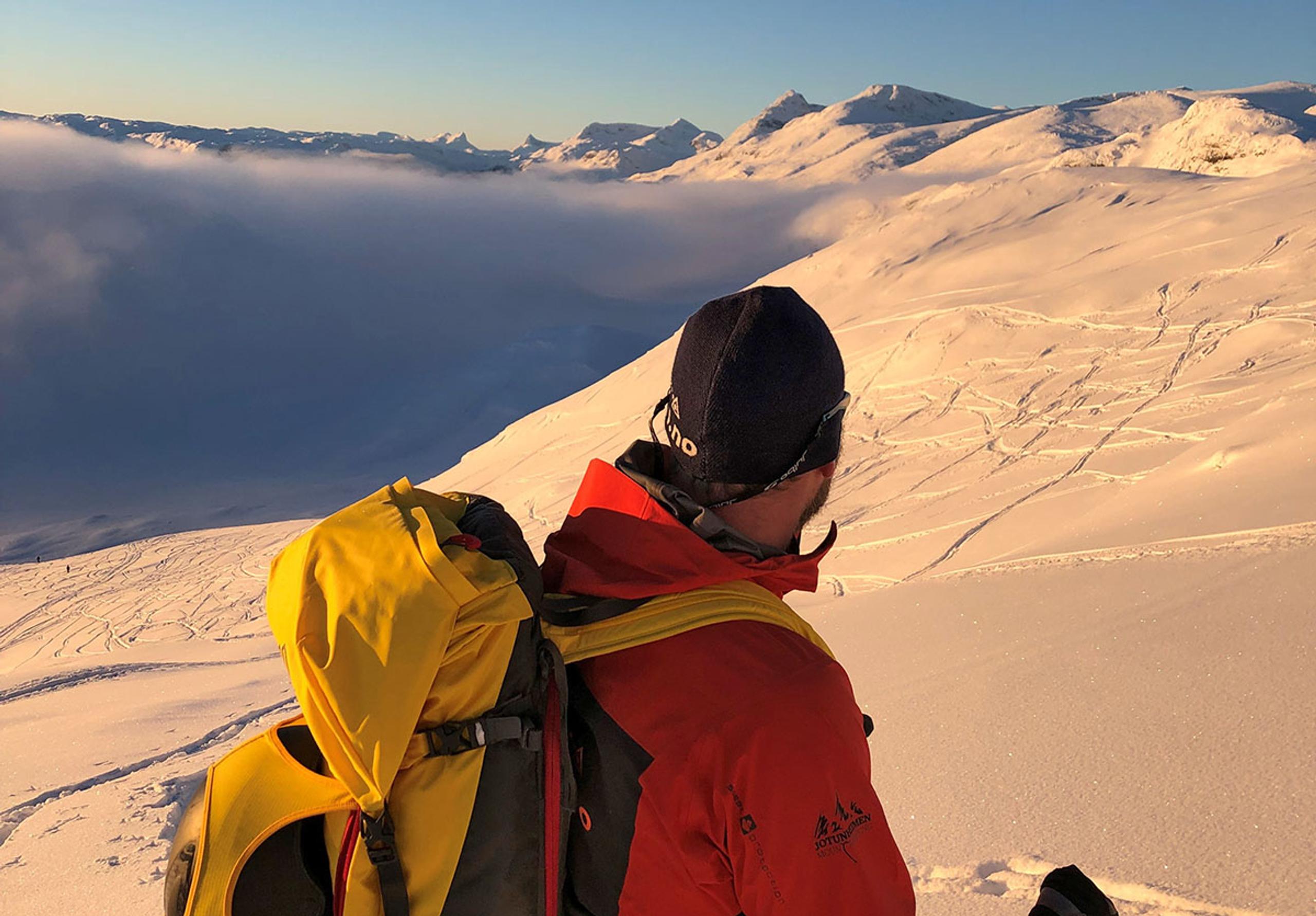 Guided ski tour to Synshorn.