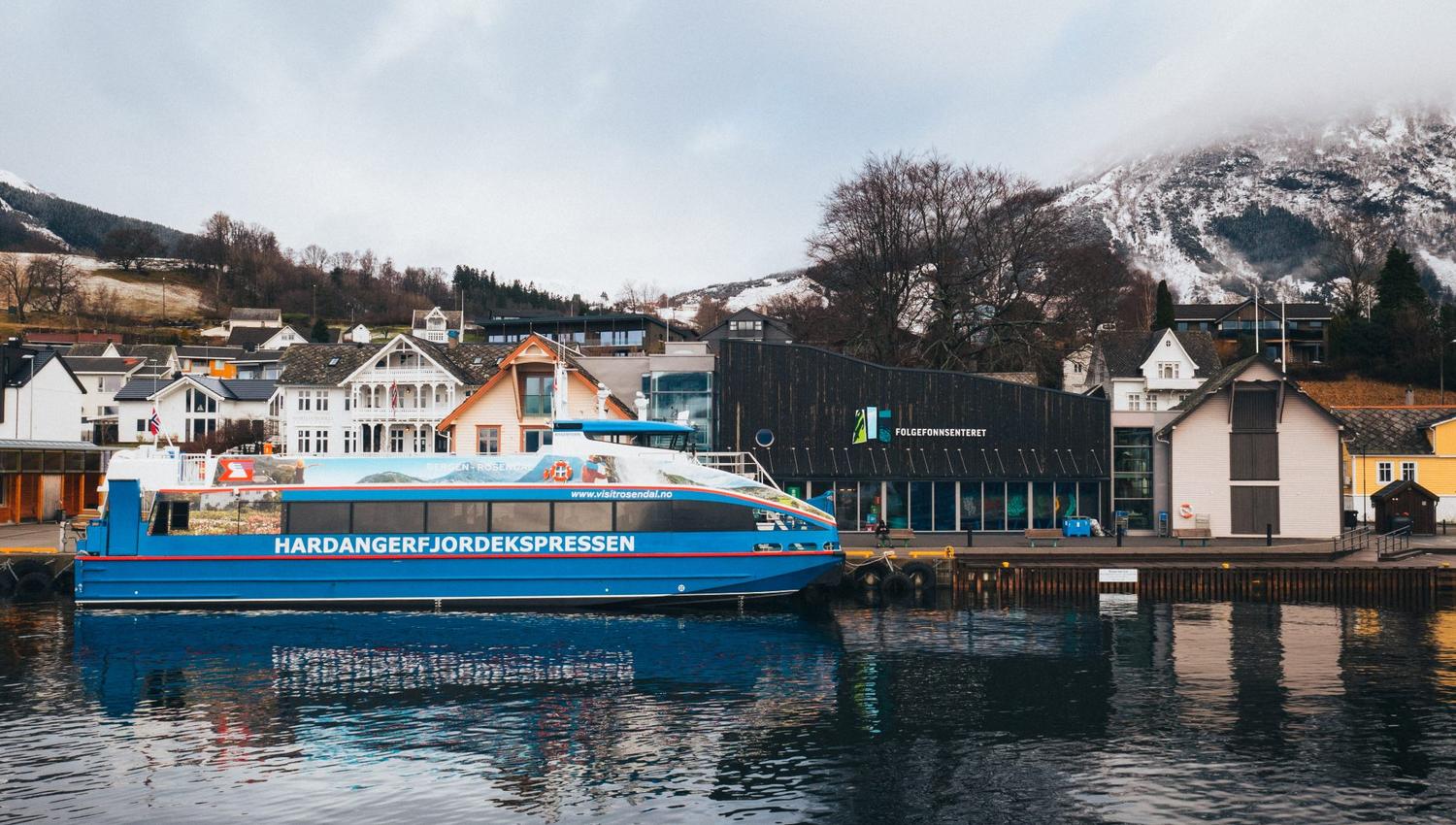 Hardangerfjordekspressen fra Bergen til Rosendal