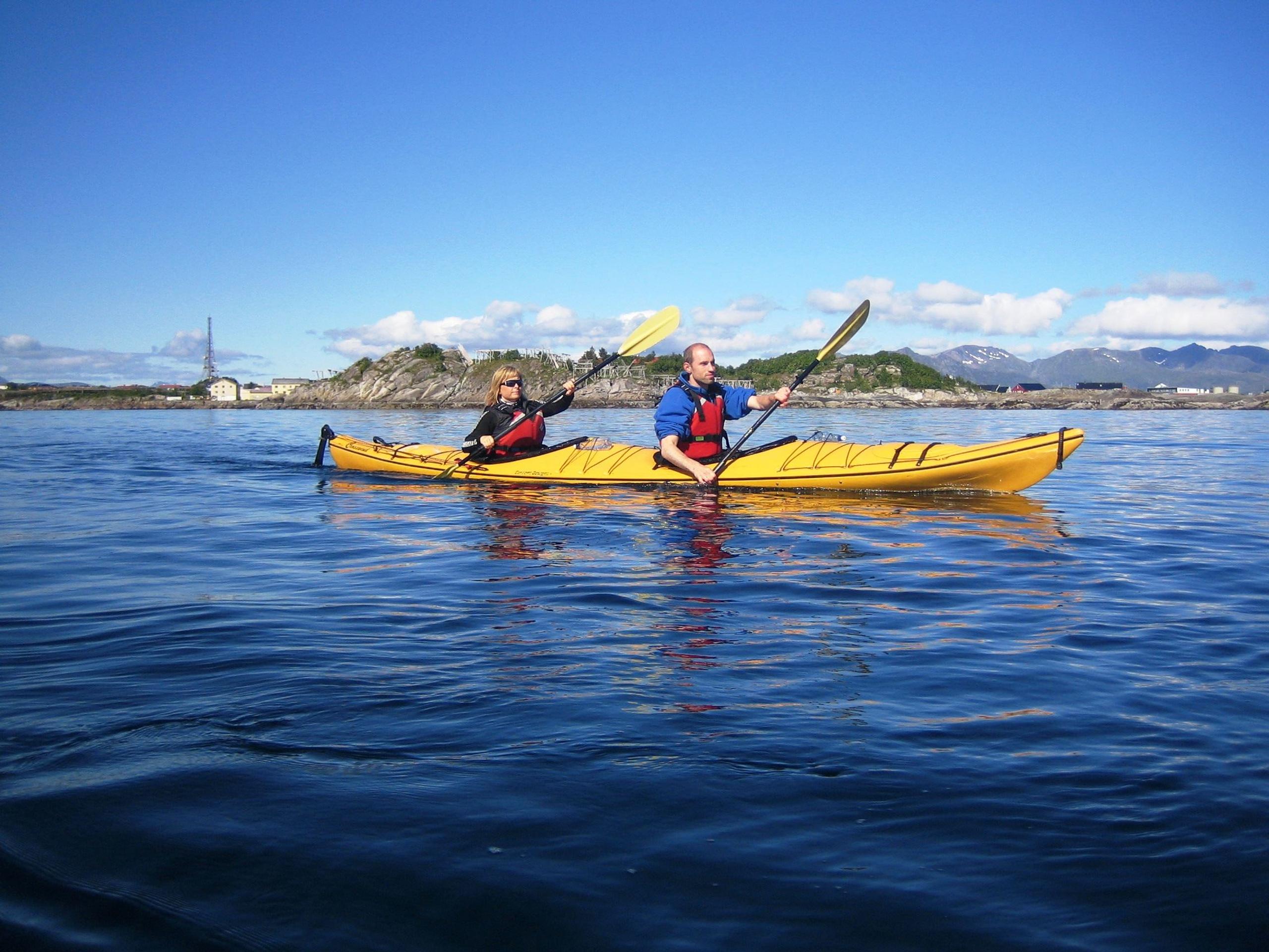 Guided kayak trip from Henningsvær