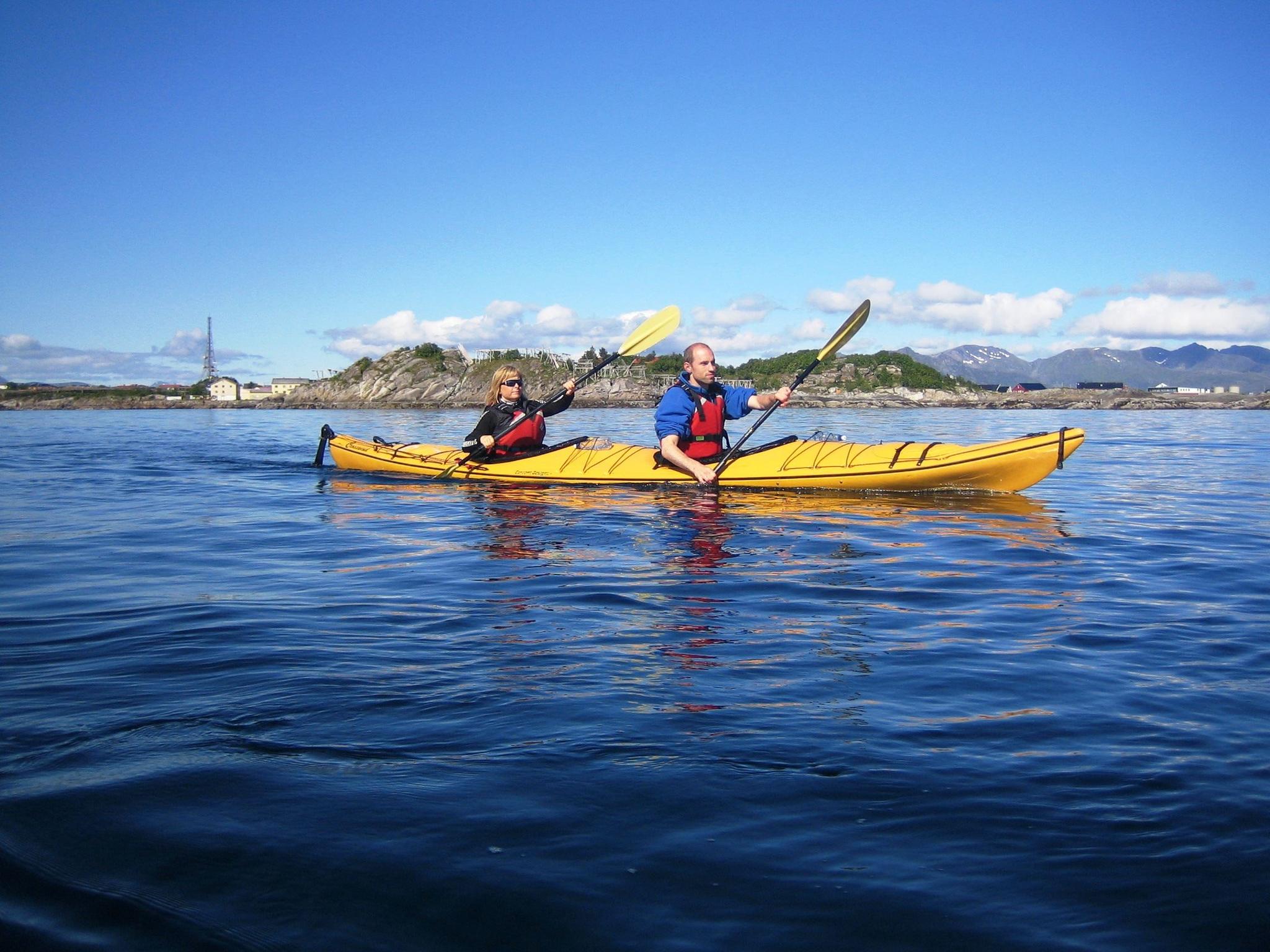 Guided kayak trip from Henningsvær