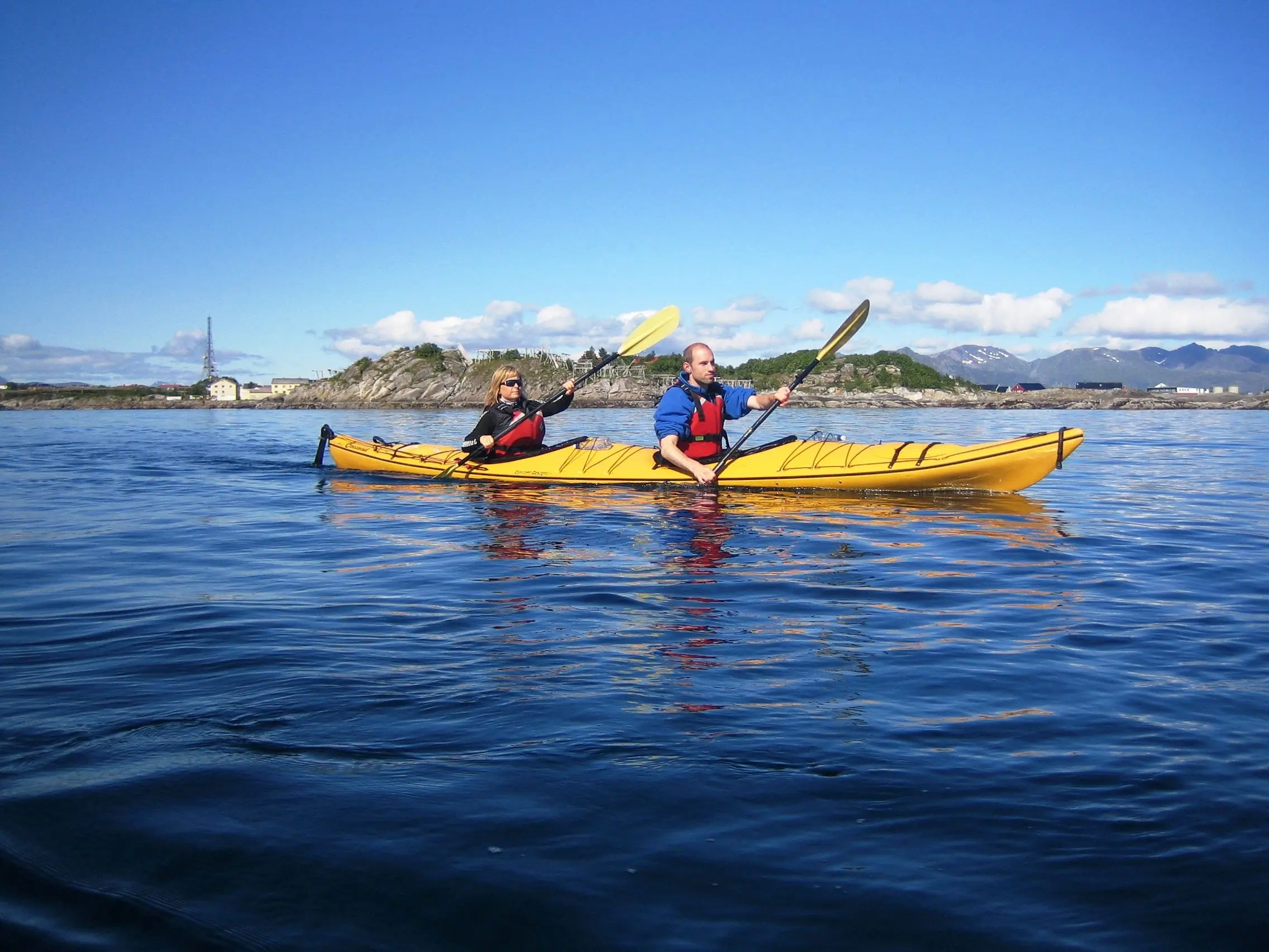Guided kayak trip from Henningsvær