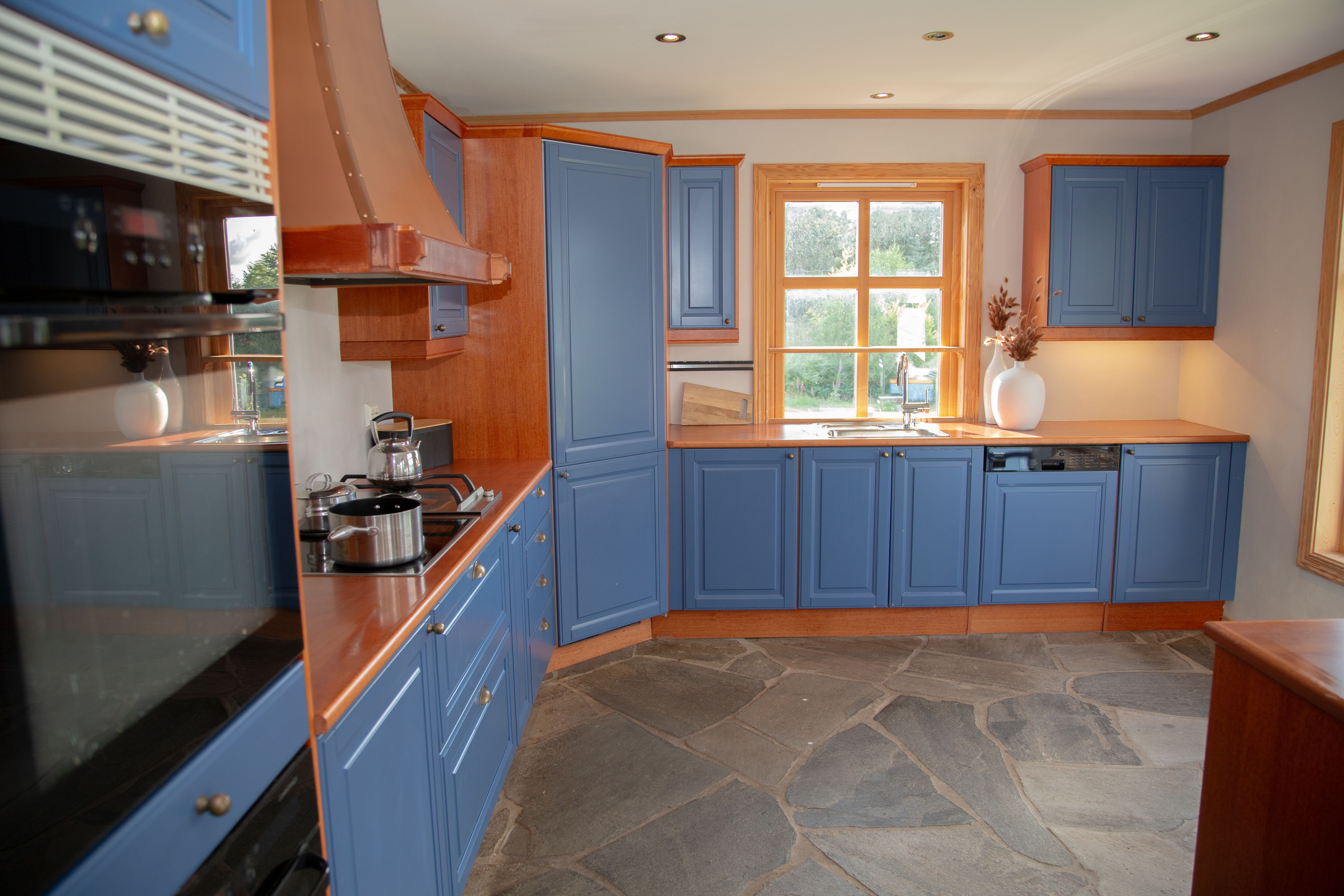 Well-equipped kitchen