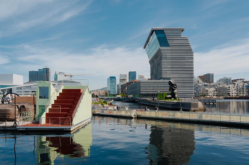 Floating sauna, Munch museum in background