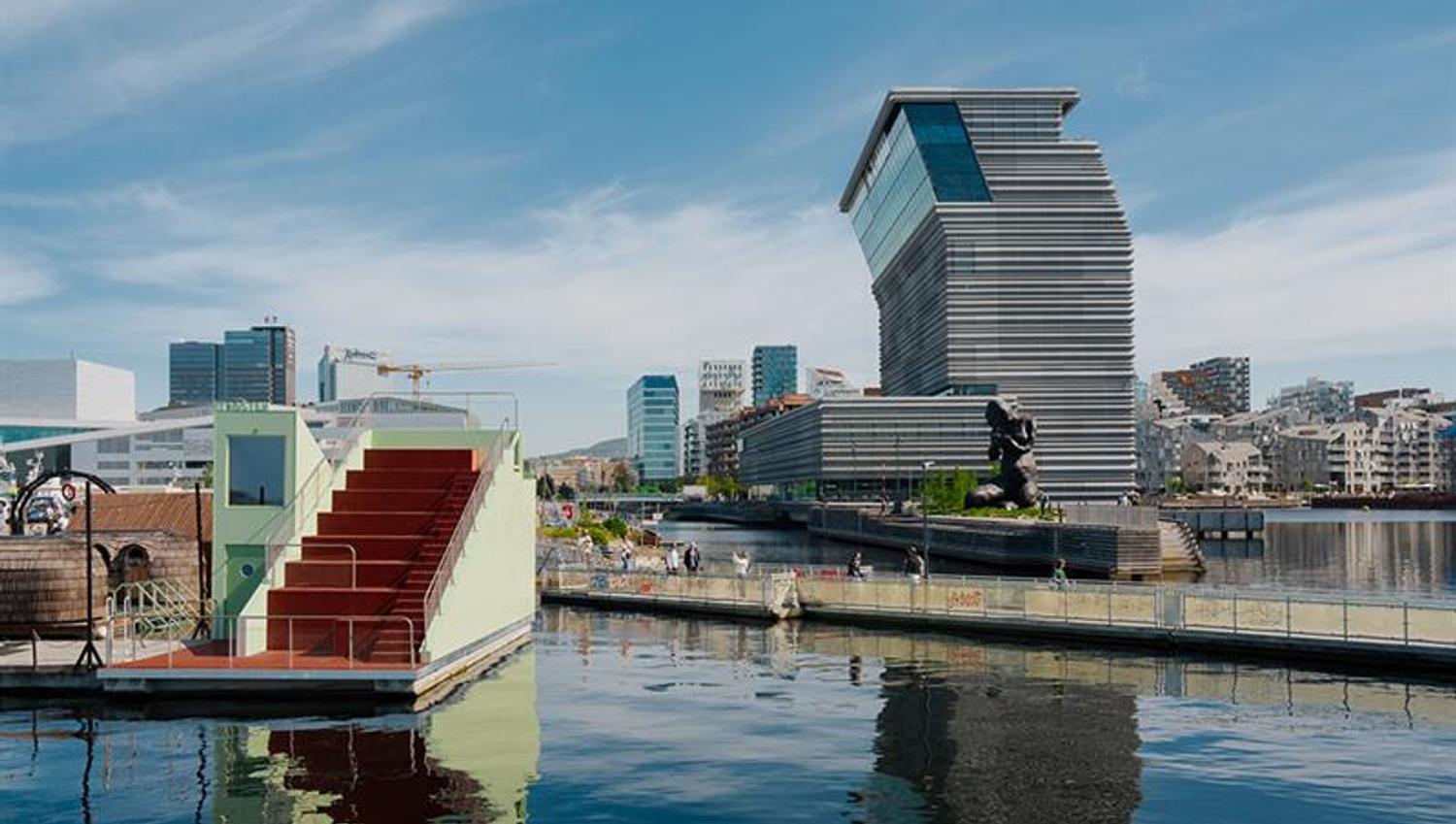 Floating sauna, Munch museum in background