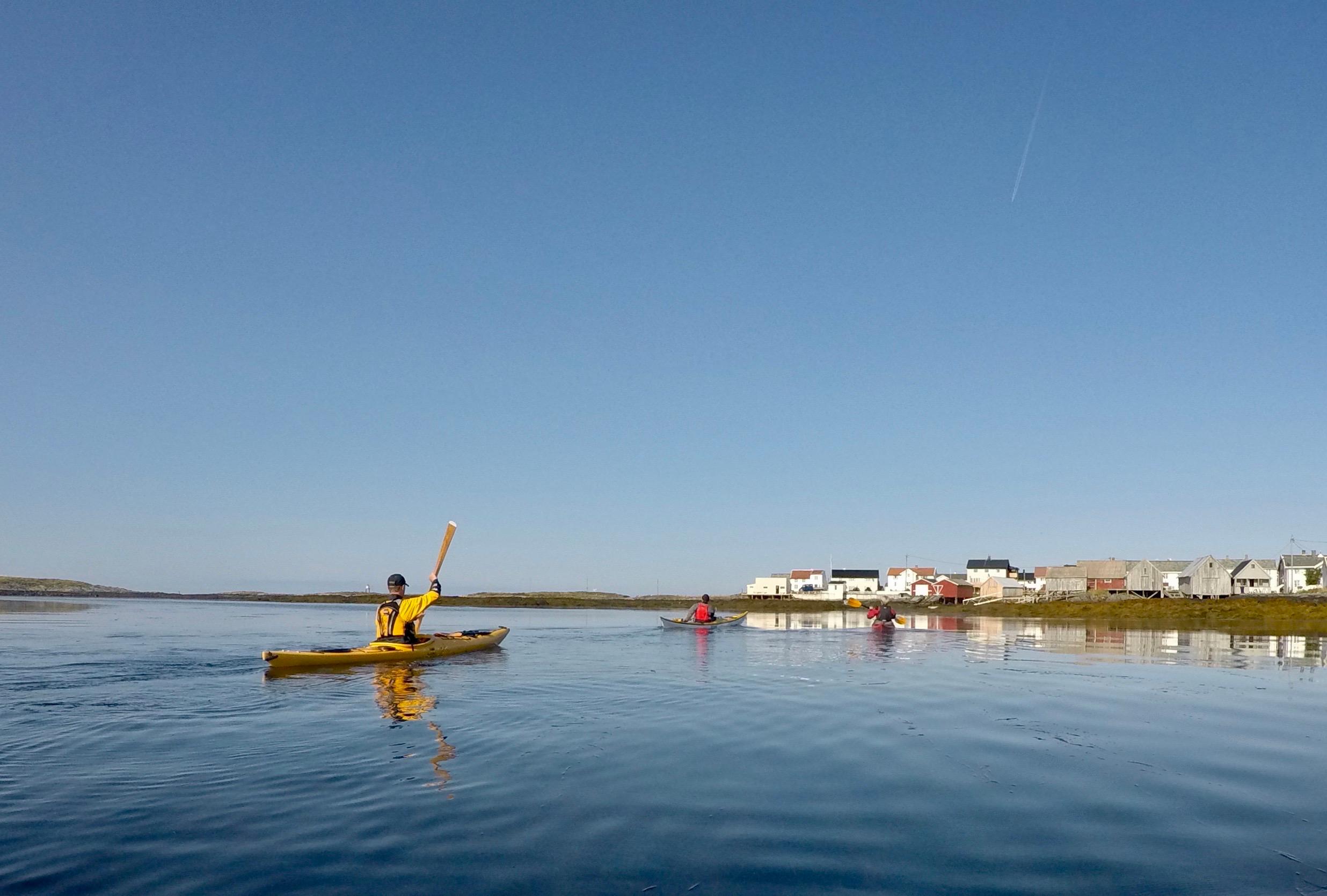 Guidet tour around Veiholmen with Smøla Kayak