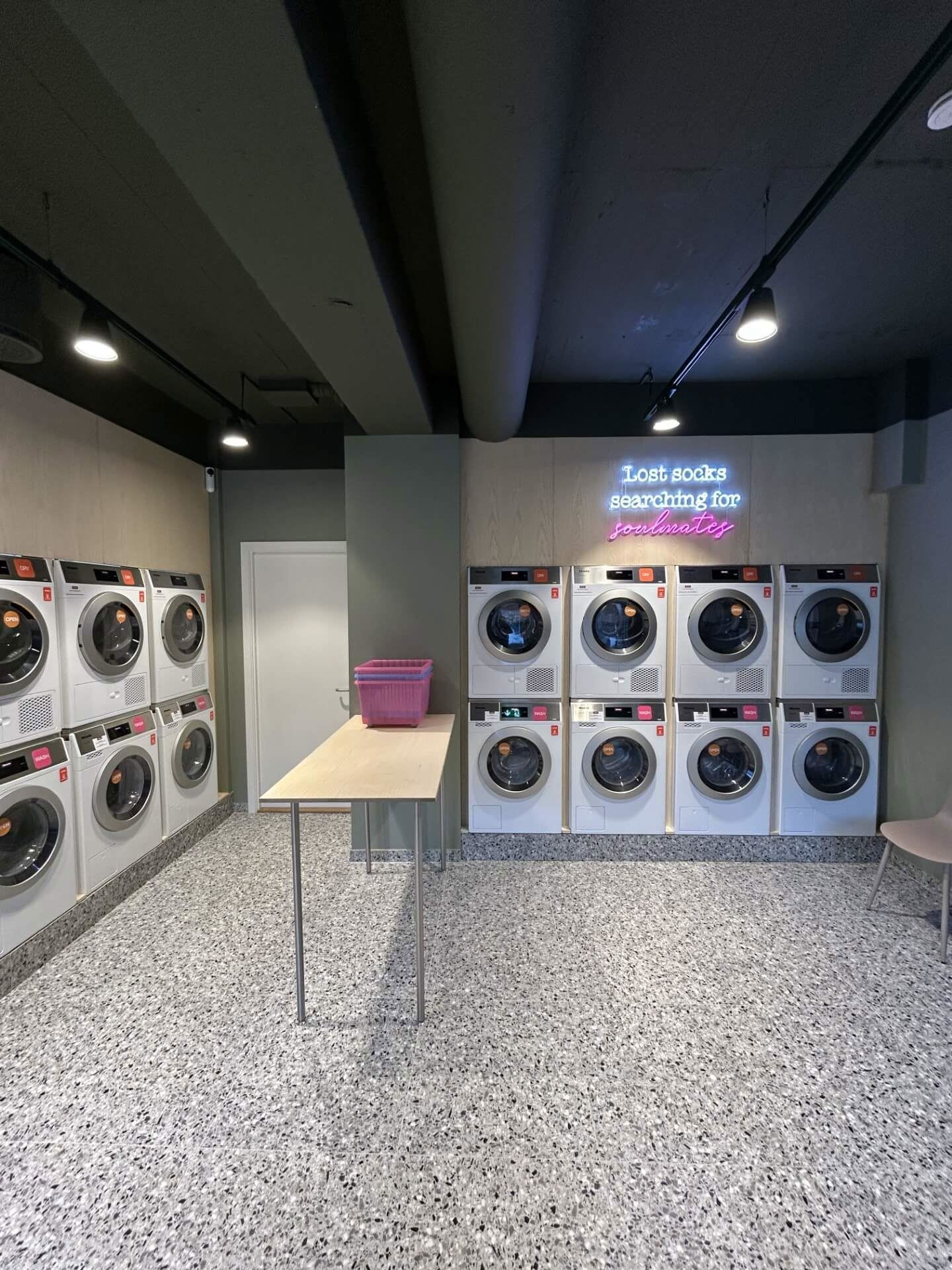 Inside of the Clean Kokos Laundromat (picture 4)