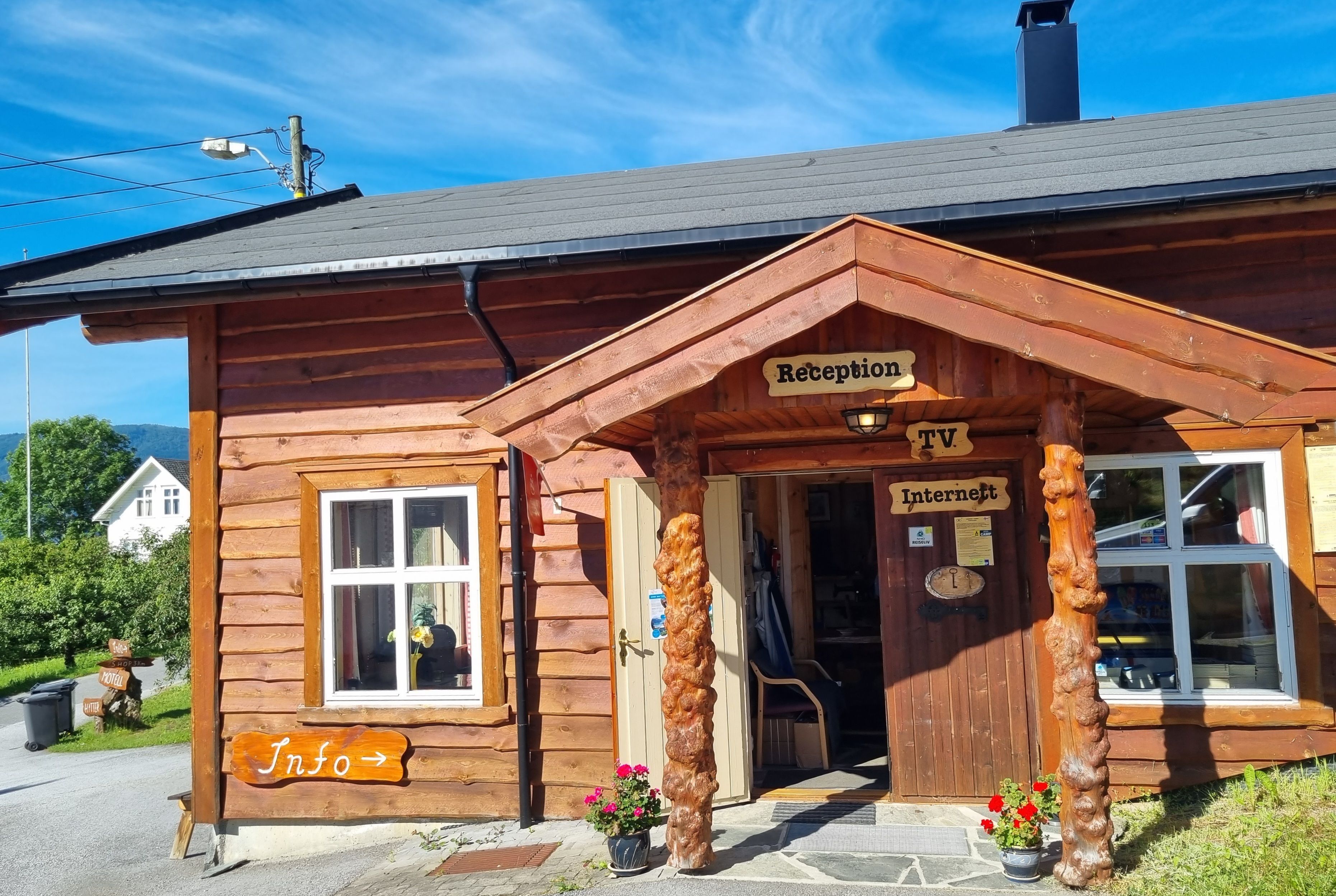 Systrond Motell Hyttesenter og Camping