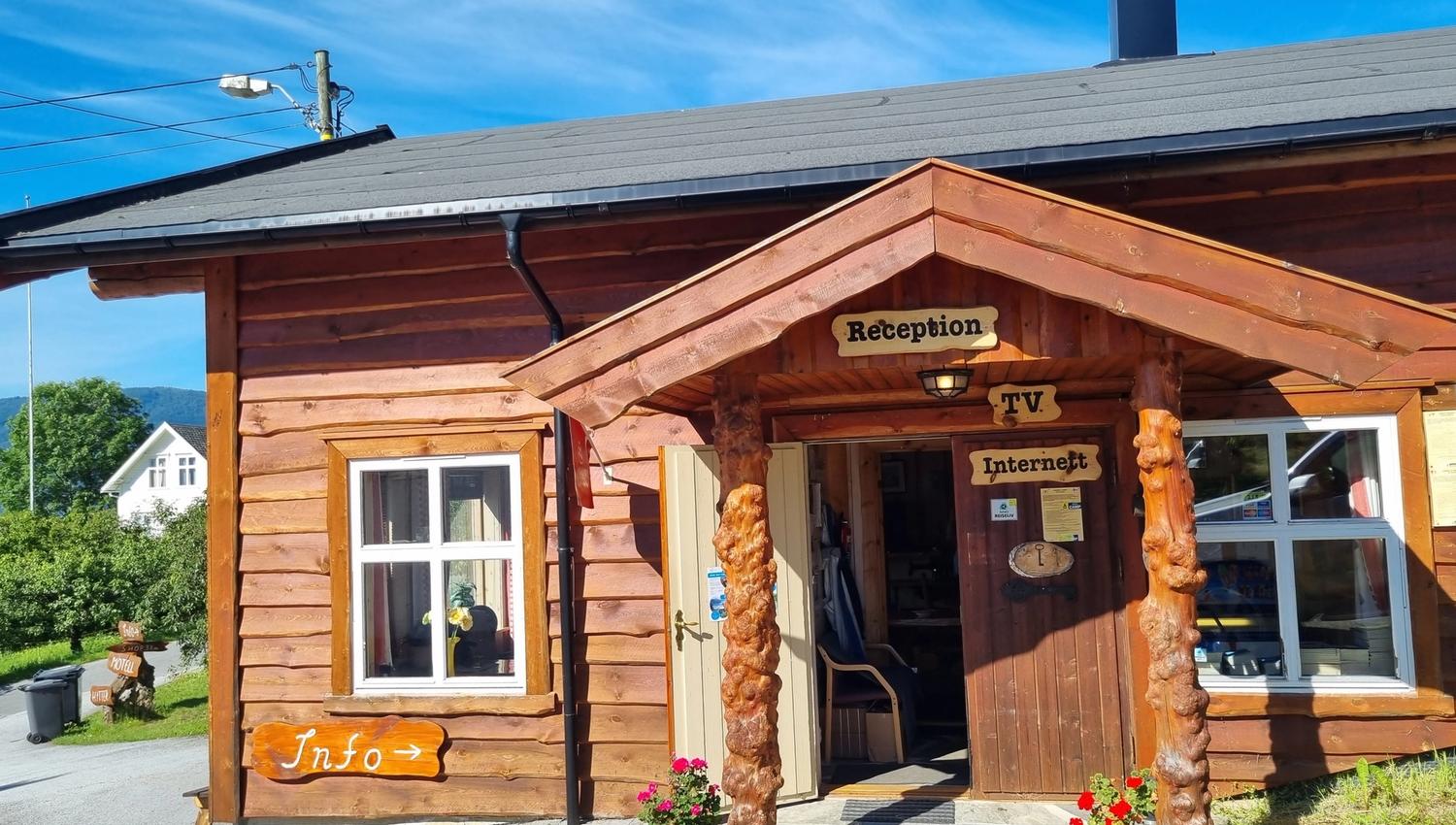 Systrond Motell Hyttesenter og Camping