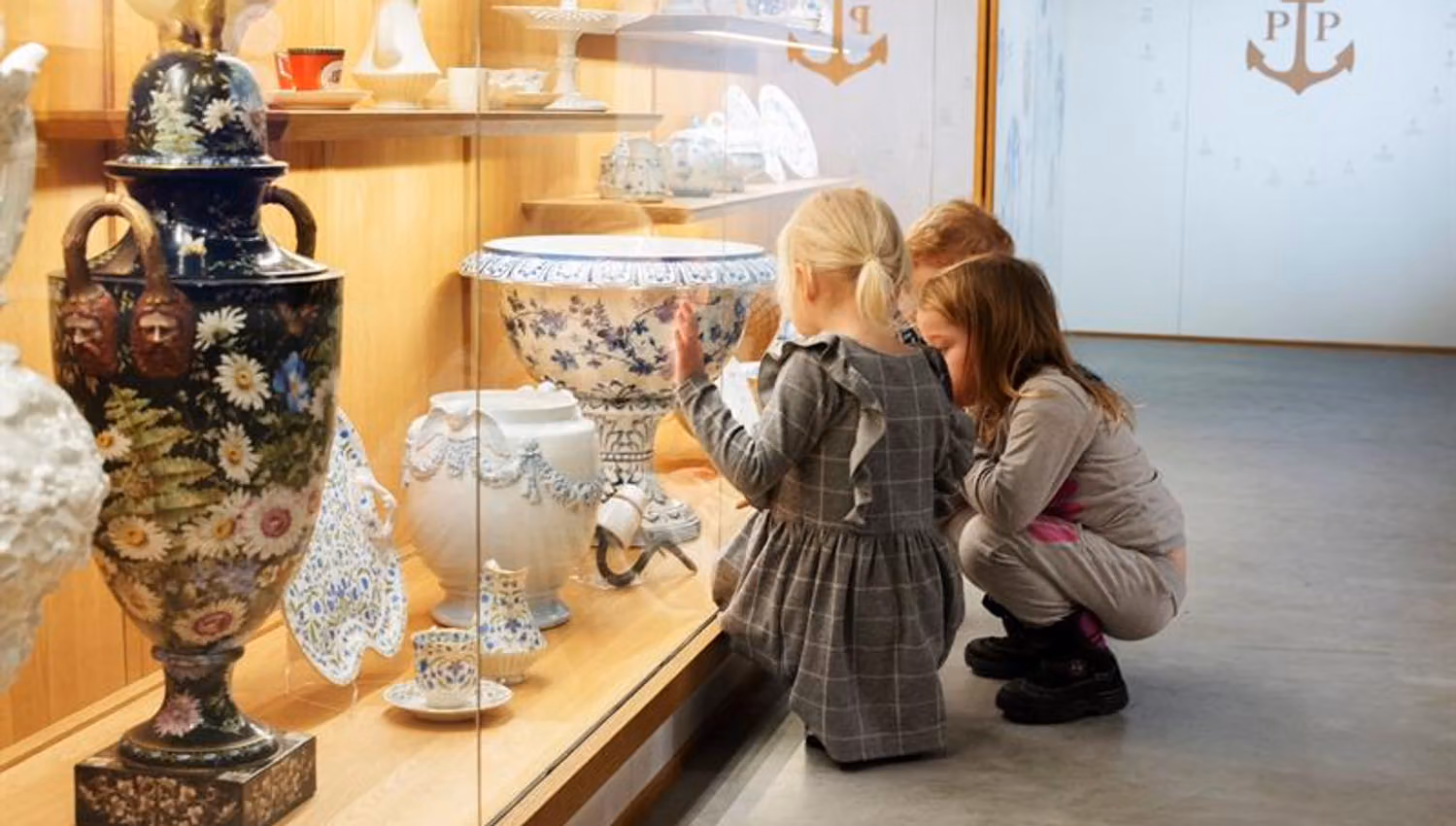 group of kids looking at the exhibition at the porcelain museum in Porsgrunn