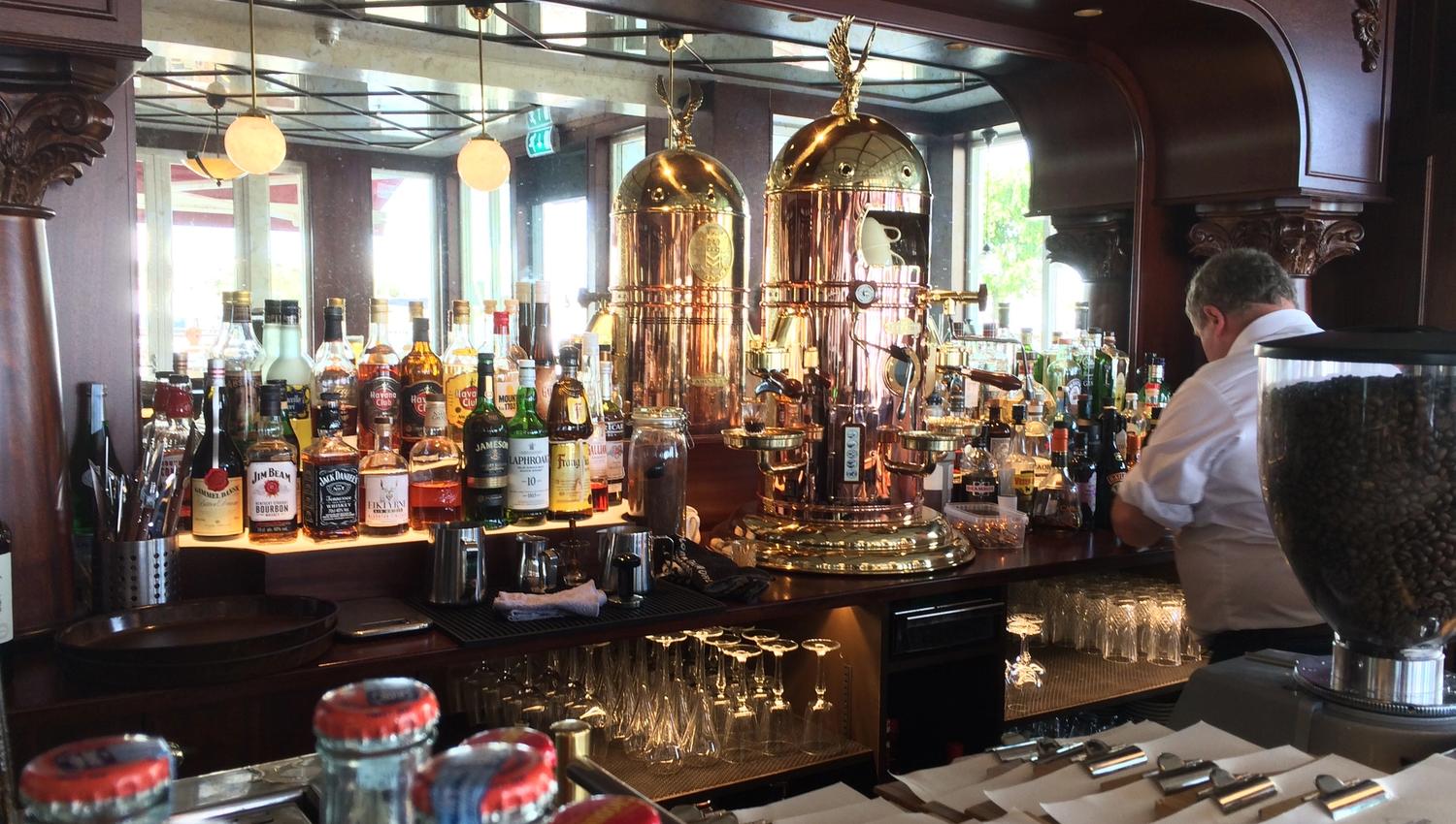 PROMENADEN BAR OG BRASSERI
