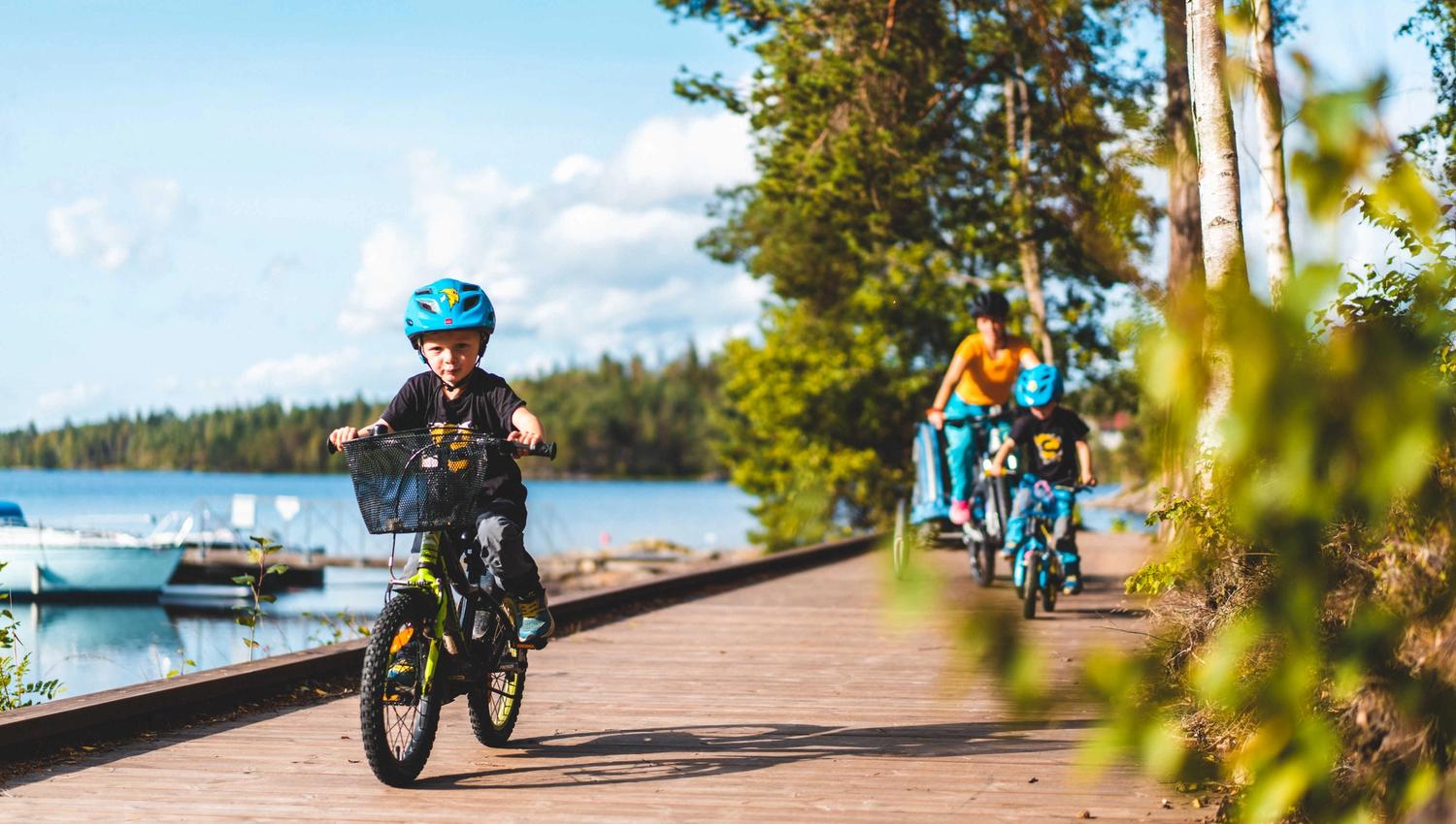 Cycling by Tangen, Ørje